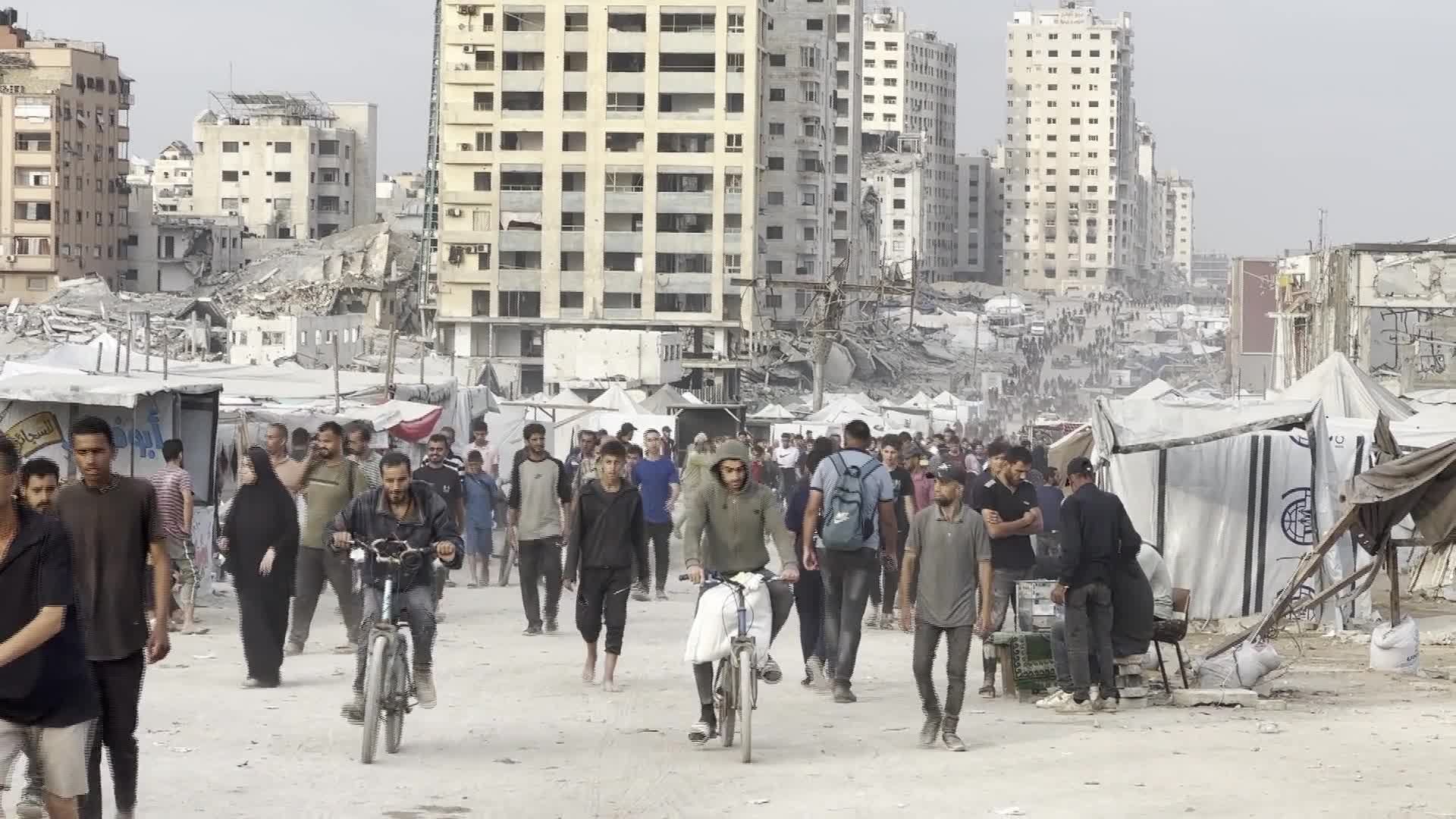 Humanitarian Aid Arrives in Gaza City Amid Ongoing Conflict - 06/10/2025