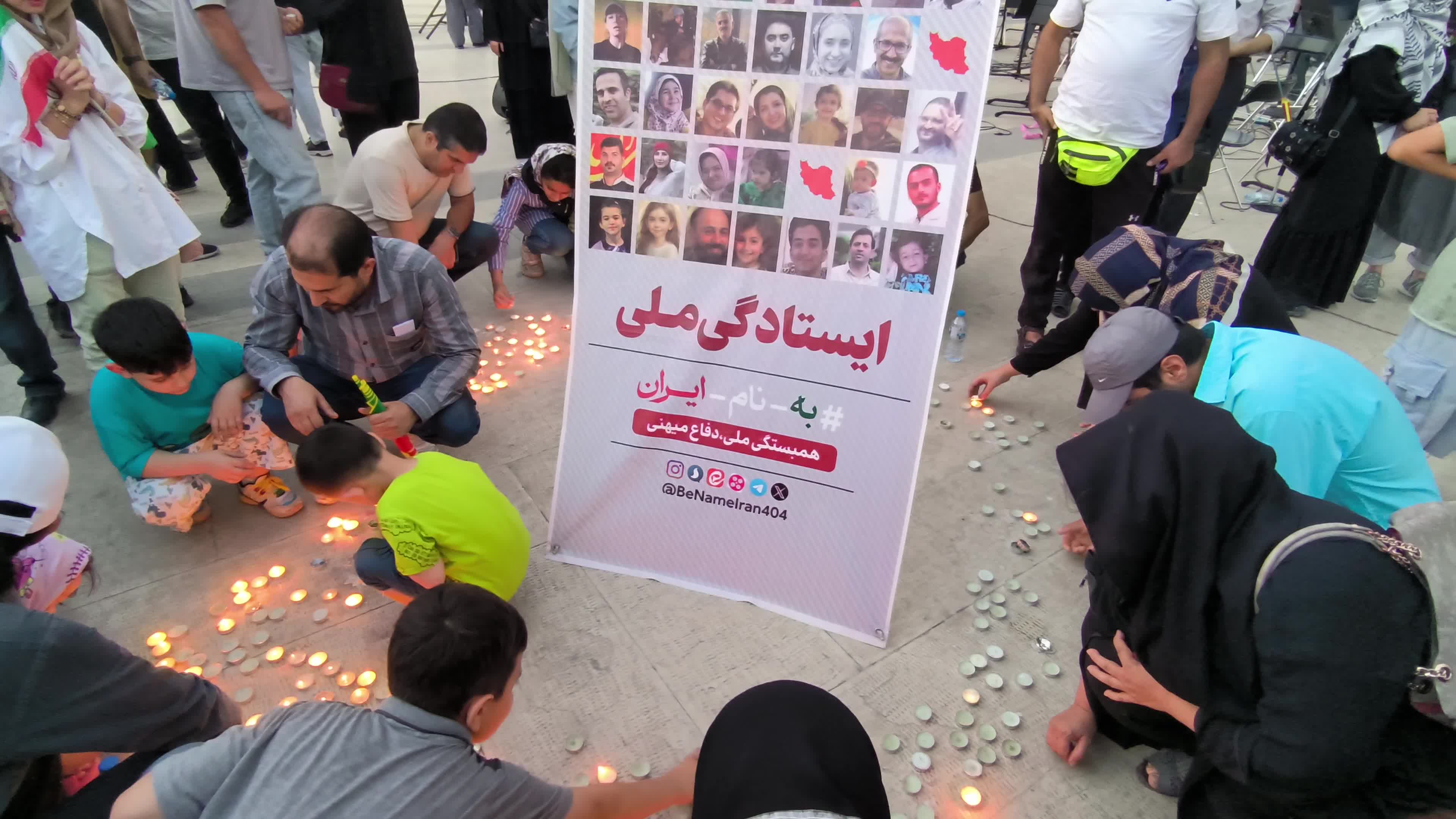 Lighting candles to mark the memory of war victims