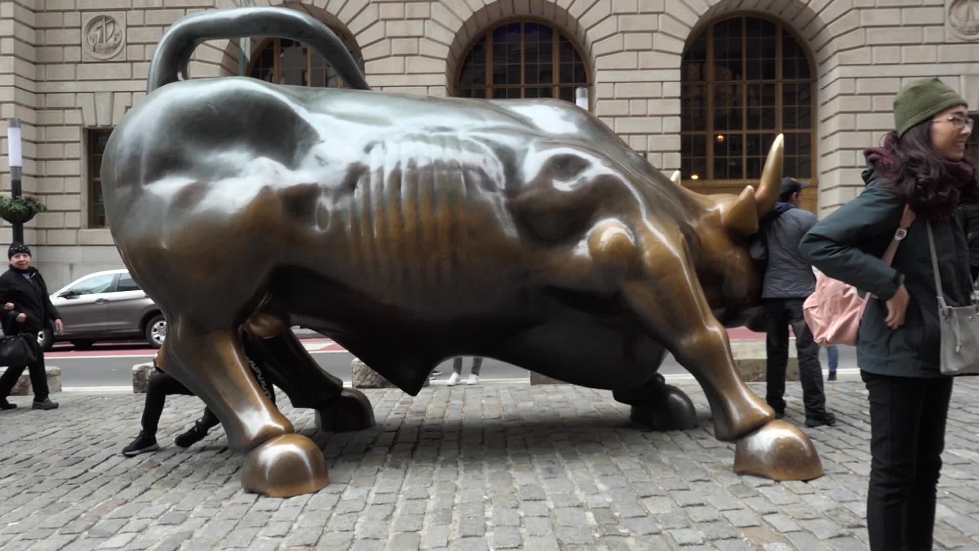 Charging Bull with tourists in NY 