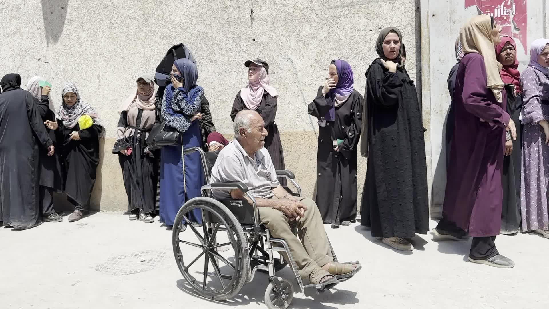 Palestinians Queue for Flour at SYFS and WFP Distribution Point in Gaza City