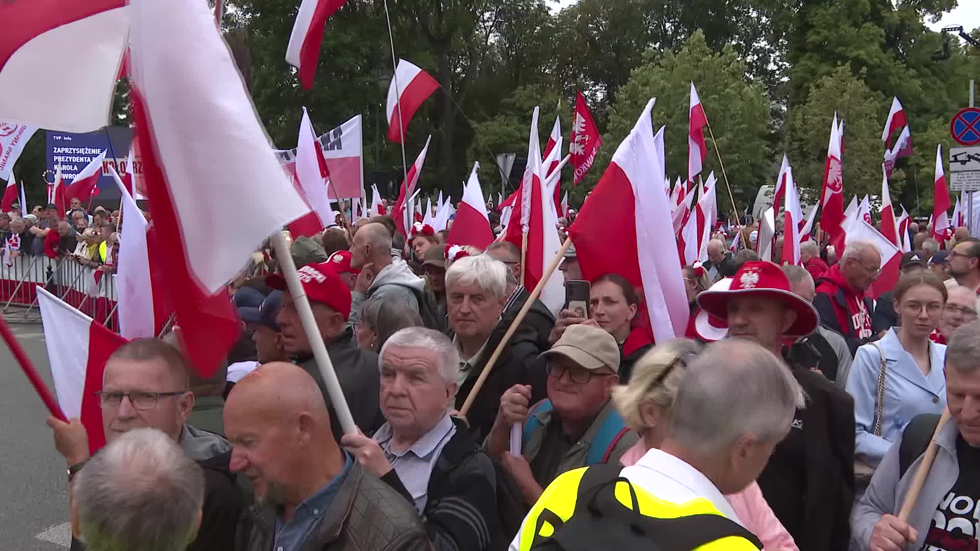 POLAND: Rally outside Parliament as new president sworn in