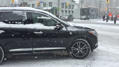 Toronto gets hit by winter snowstorm