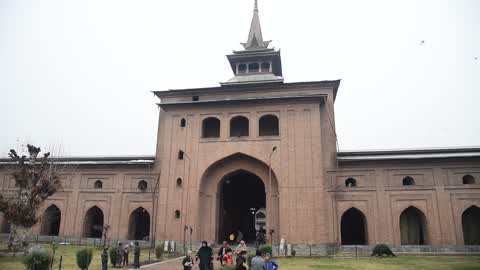 Friday prayers allowed after 4 months in Jamia Masjid Kashmir