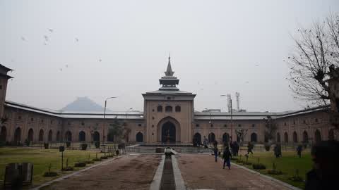Friday prayers allowed after 4 months in Jamia Masjid Kashmir
