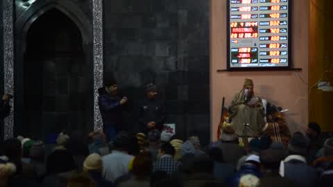Friday prayers allowed after 4 months in Jamia Masjid Kashmir