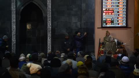 Friday prayers allowed after 4 months in Jamia Masjid Kashmir