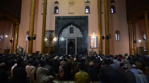 Friday prayers allowed after 4 months in Jamia Masjid Kashmir