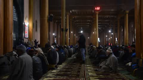 Friday prayers allowed after 4 months in Jamia Masjid Kashmir