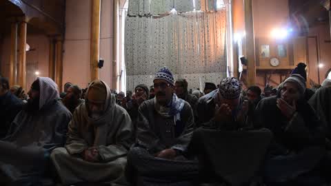 Friday prayers allowed after 4 months in Jamia Masjid Kashmir