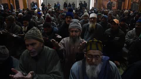 Friday prayers allowed after 4 months in Jamia Masjid Kashmir