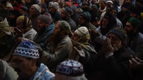 Friday prayers allowed after 4 months in Jamia Masjid Kashmir