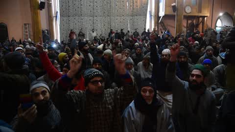 Friday prayers allowed after 4 months in Jamia Masjid Kashmir