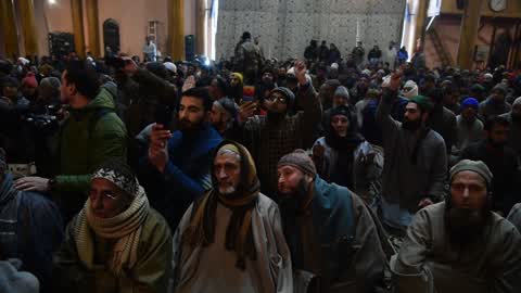 Friday prayers allowed after 4 months in Jamia Masjid Kashmir