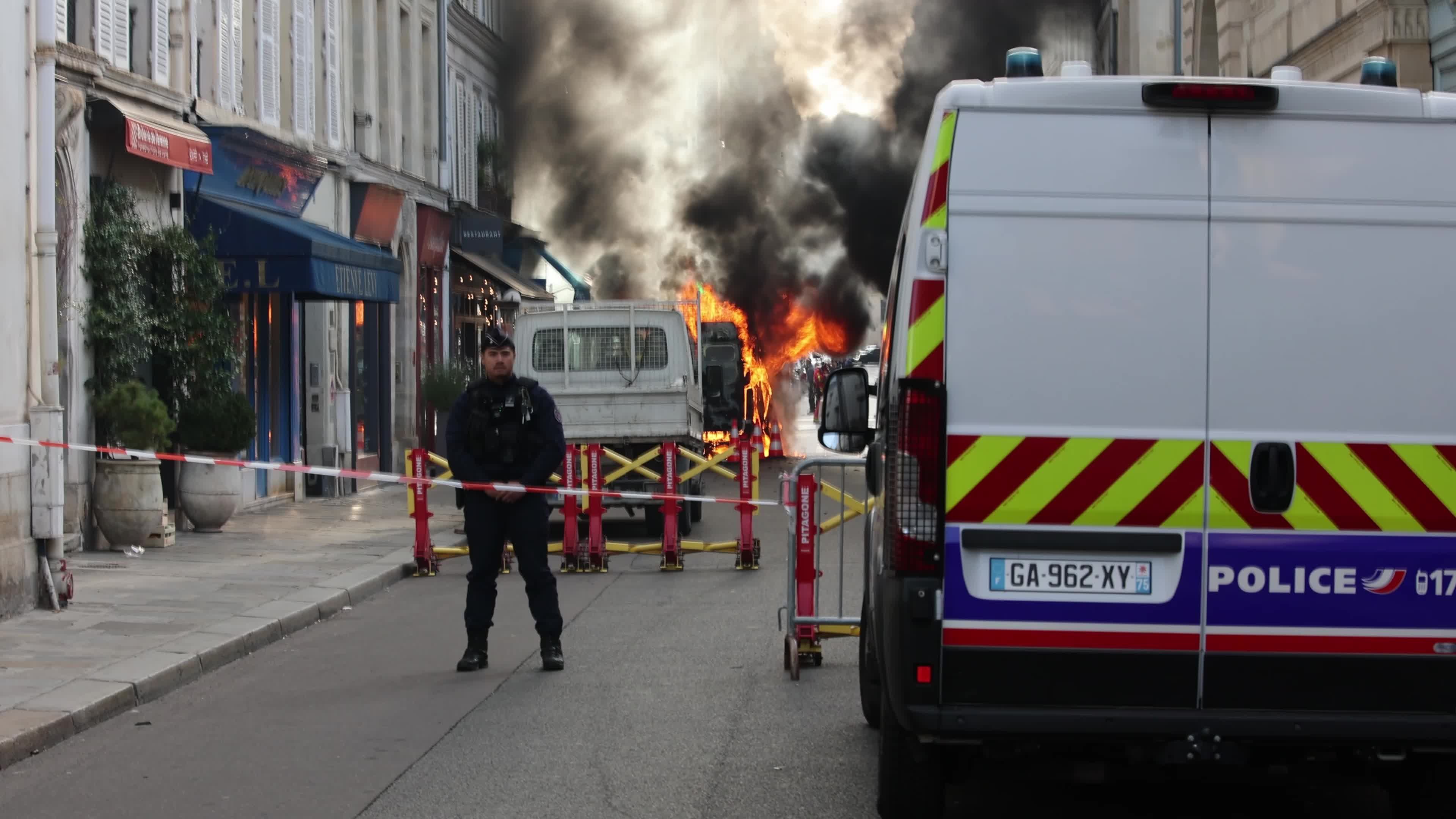 A van caught fire a few steps from the Hotel Matignon in Paris