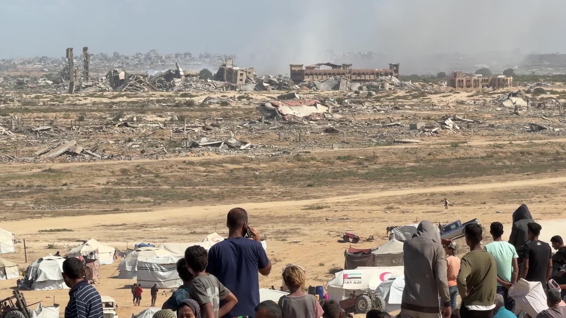 Displaced Palestinians Return North as Israel and Hamas Agree to War Pause