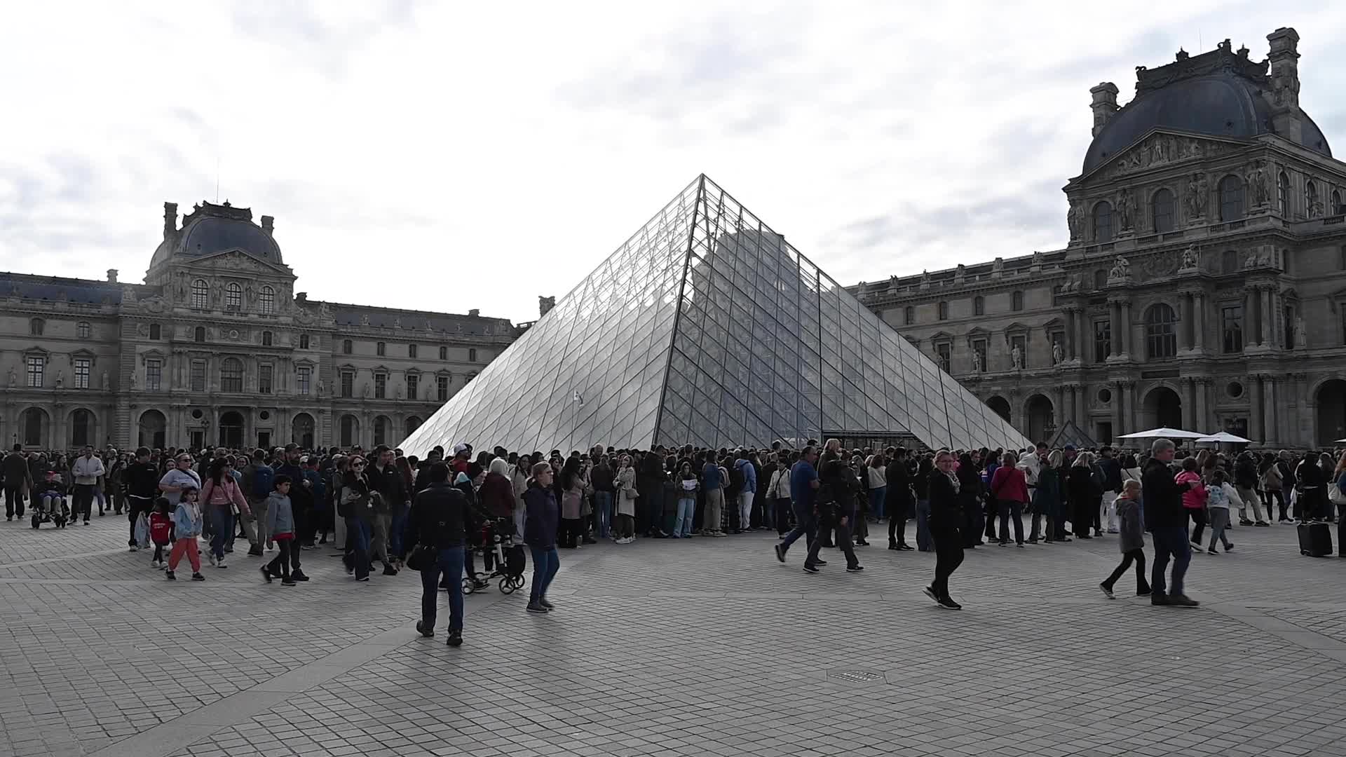 The Louvre Museum reopened after burglary 
