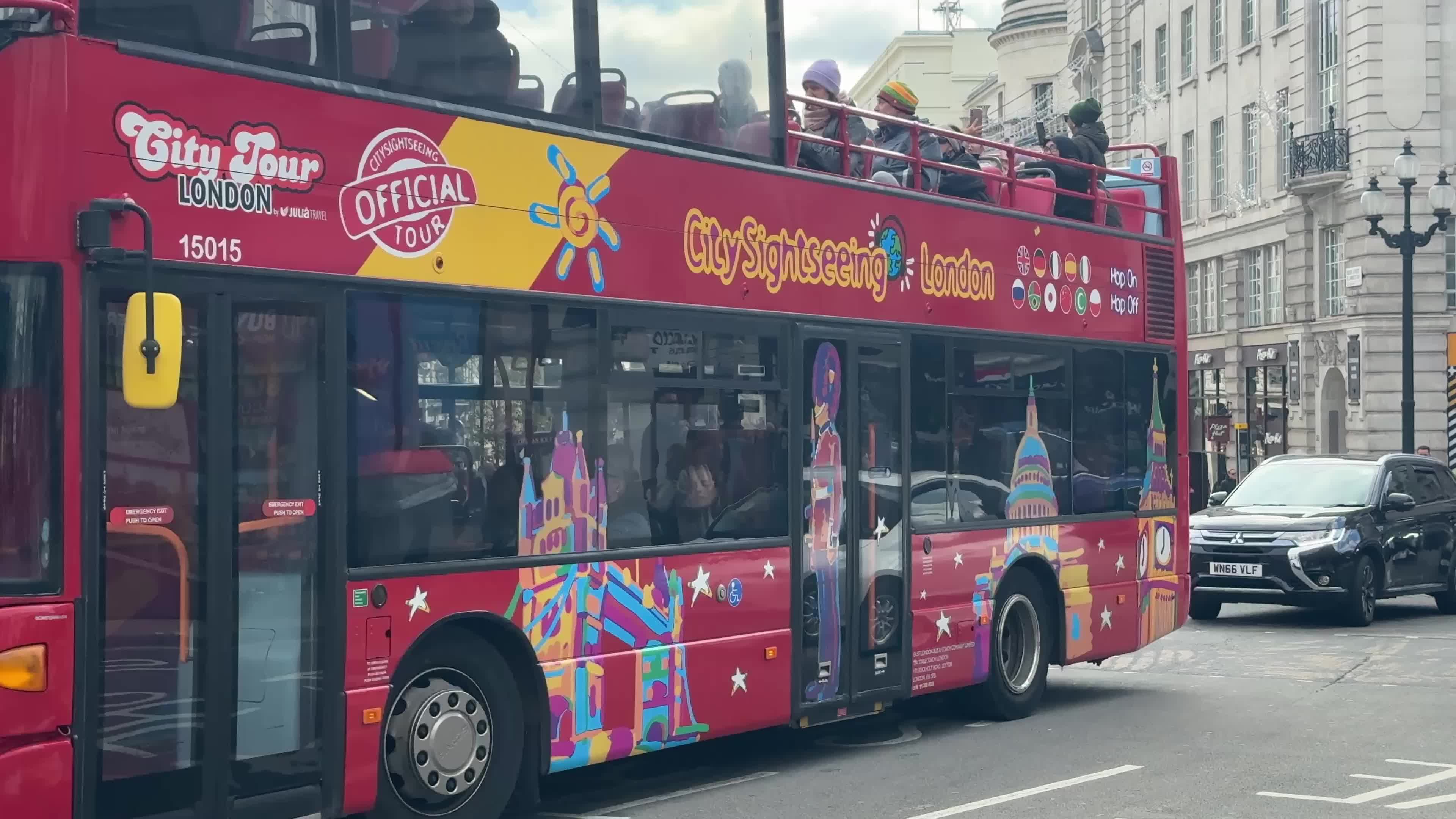 Traffic in Piccadilly Circus, London