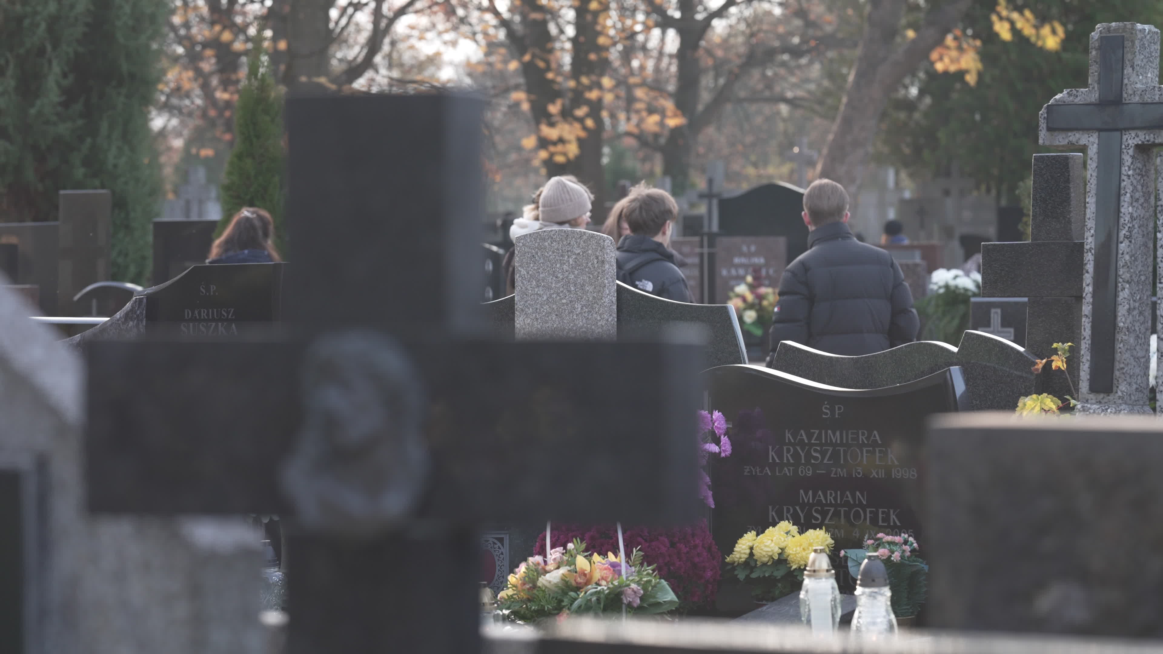 Thousands visit Brodno Cemetery in Warsaw on All Saints