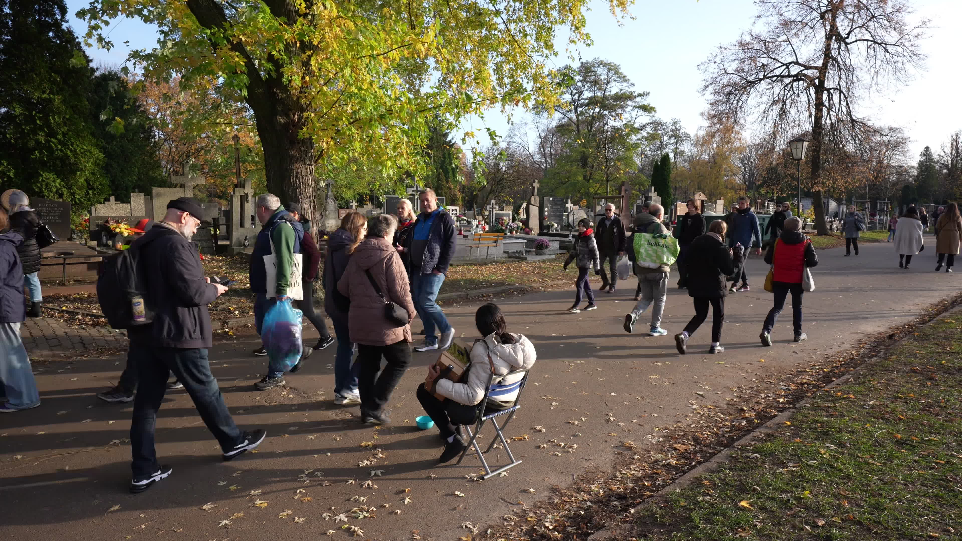 Thousands visit Brodno Cemetery in Warsaw on All Saints