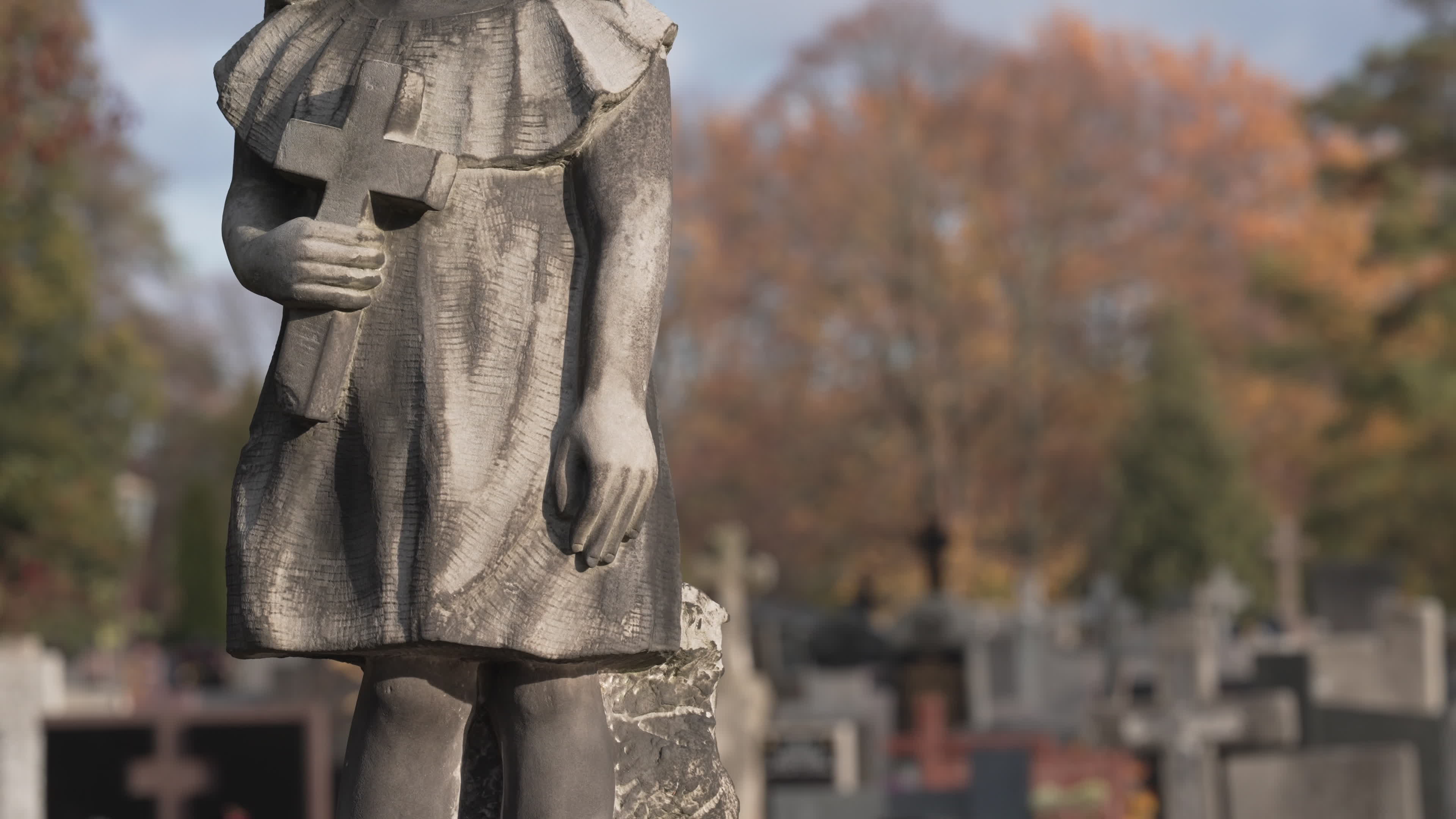 Thousands visit Brodno Cemetery in Warsaw on All Saints