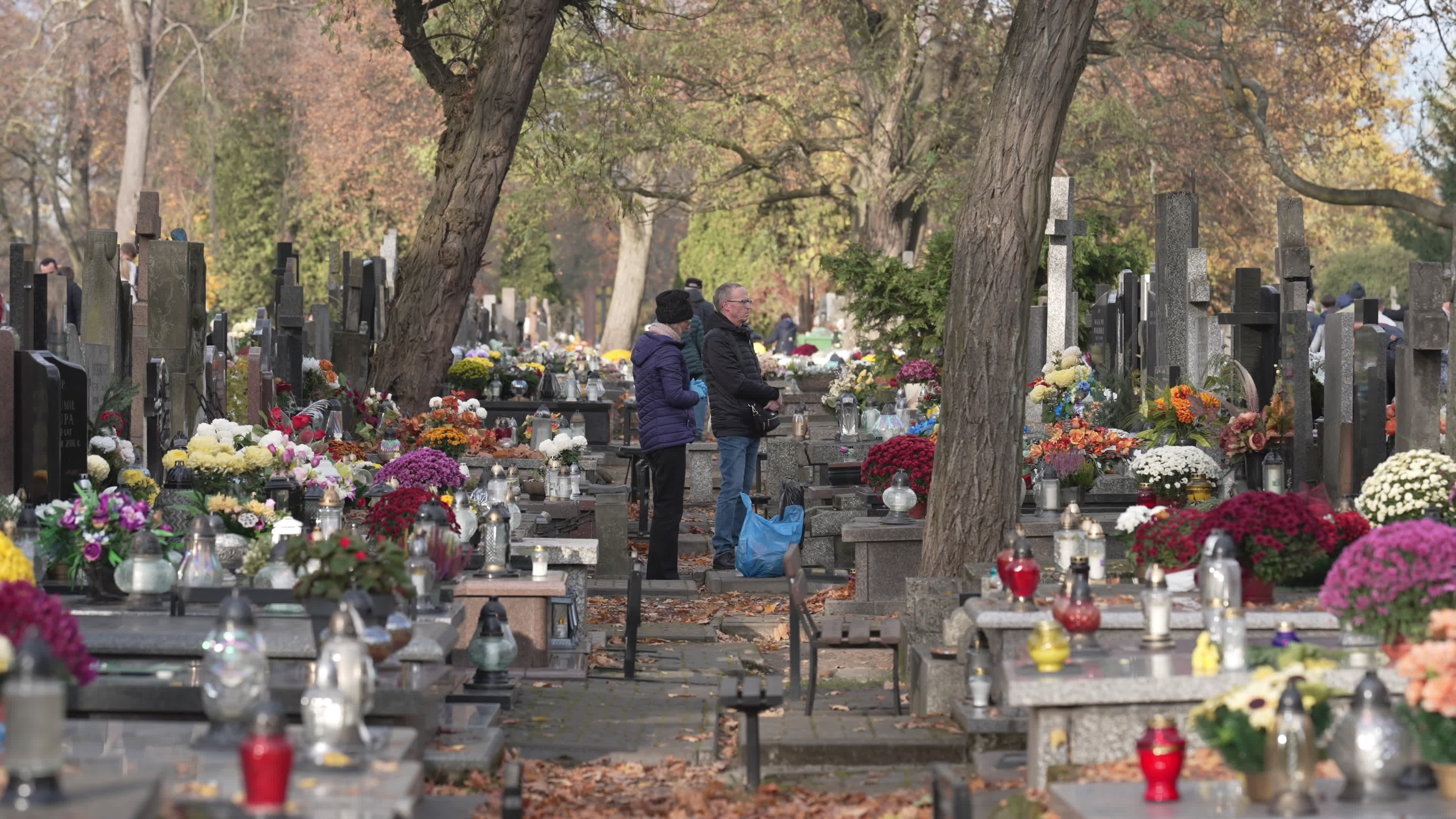 Thousands visit Brodno Cemetery in Warsaw on All Saints