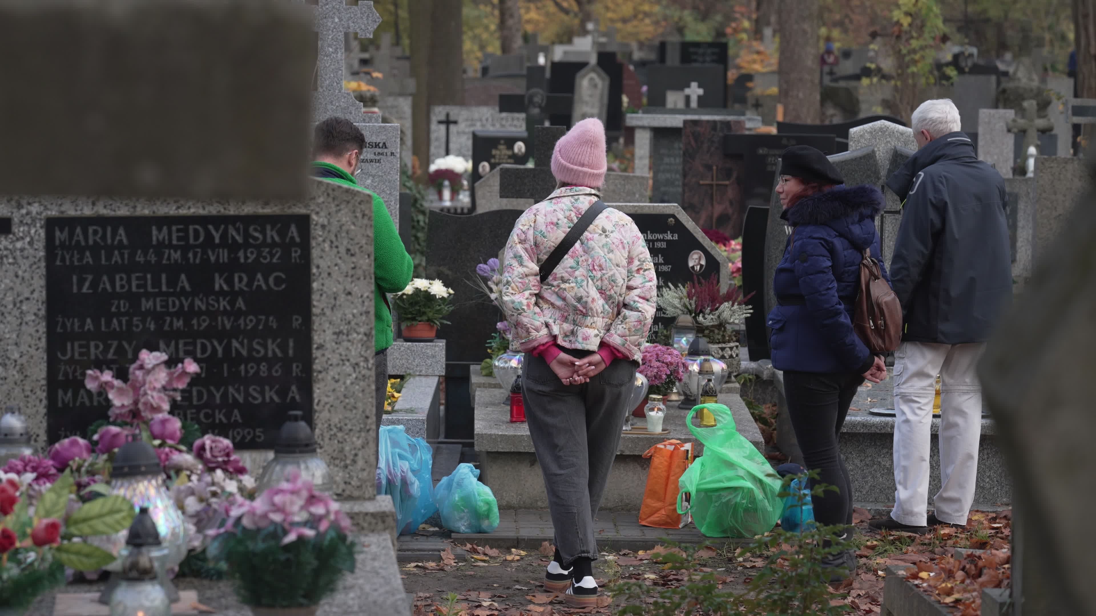 Thousands visit Brodno Cemetery in Warsaw on All Saints