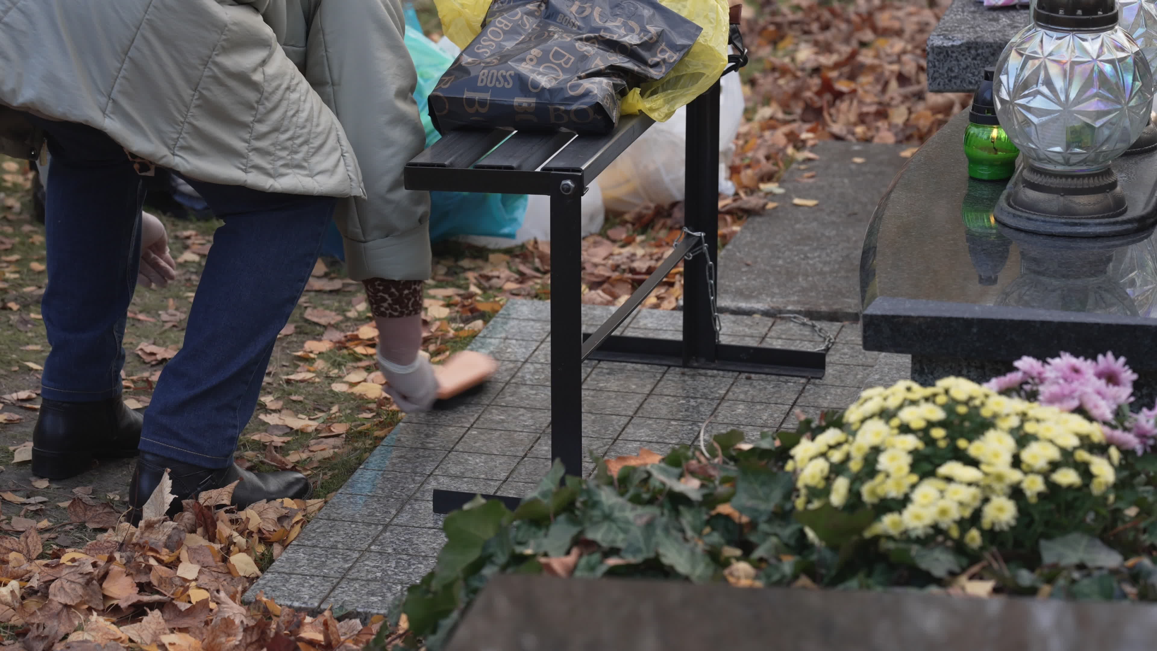 Thousands visit Brodno Cemetery in Warsaw on All Saints