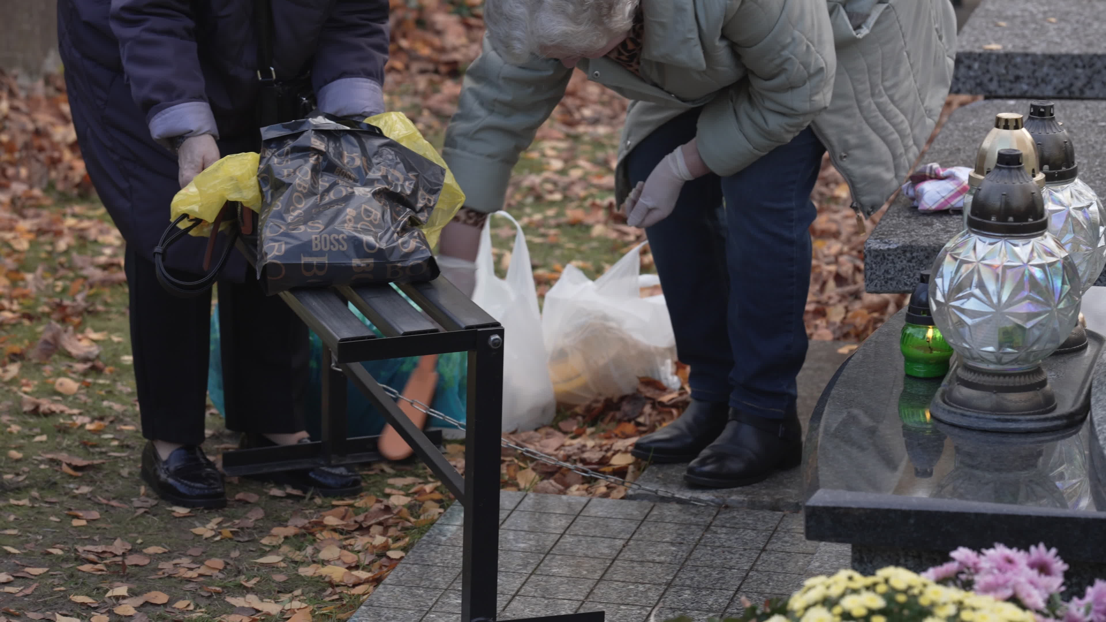 Thousands visit Brodno Cemetery in Warsaw on All Saints