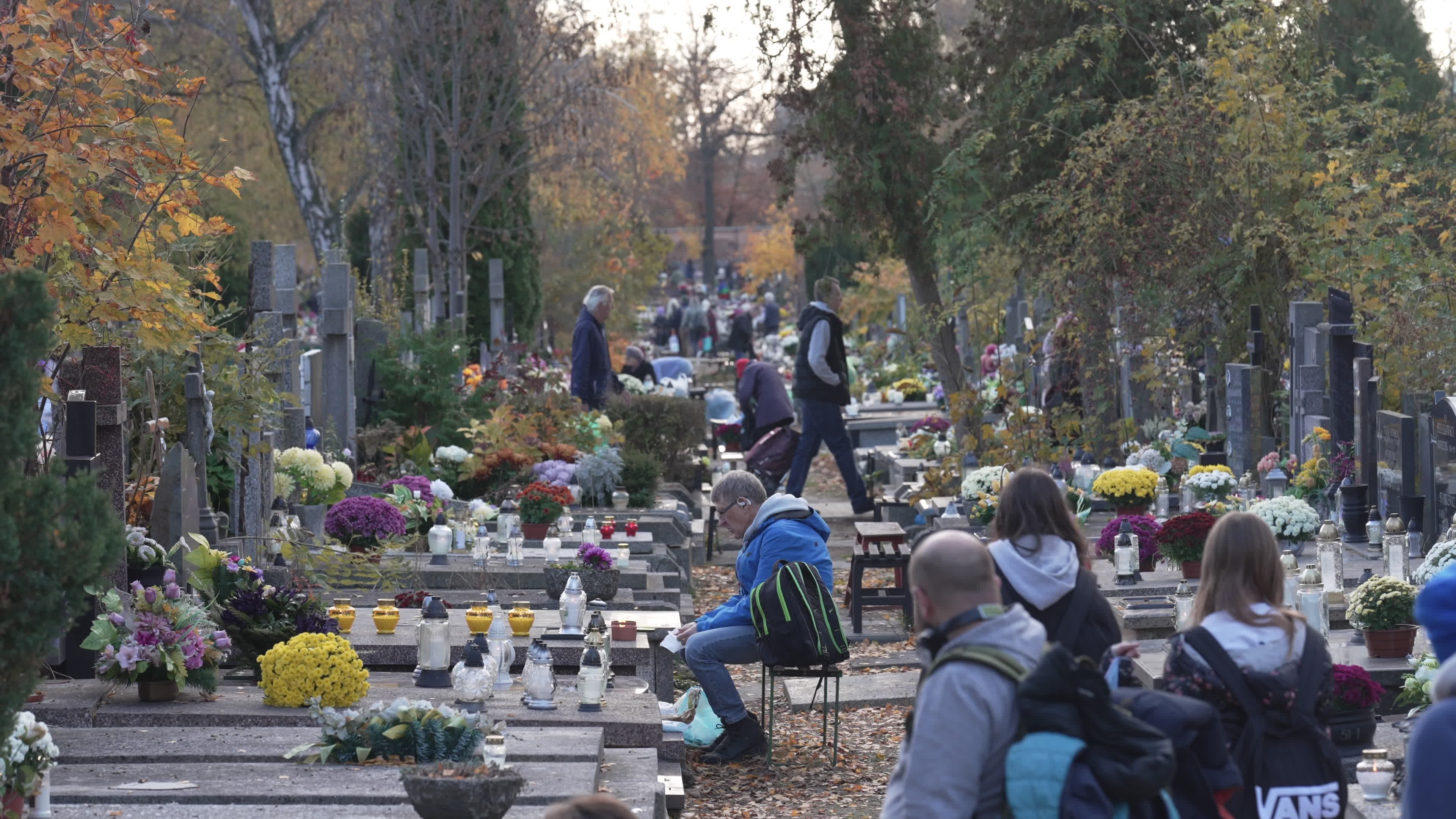 Thousands visit Brodno Cemetery in Warsaw on All Saints