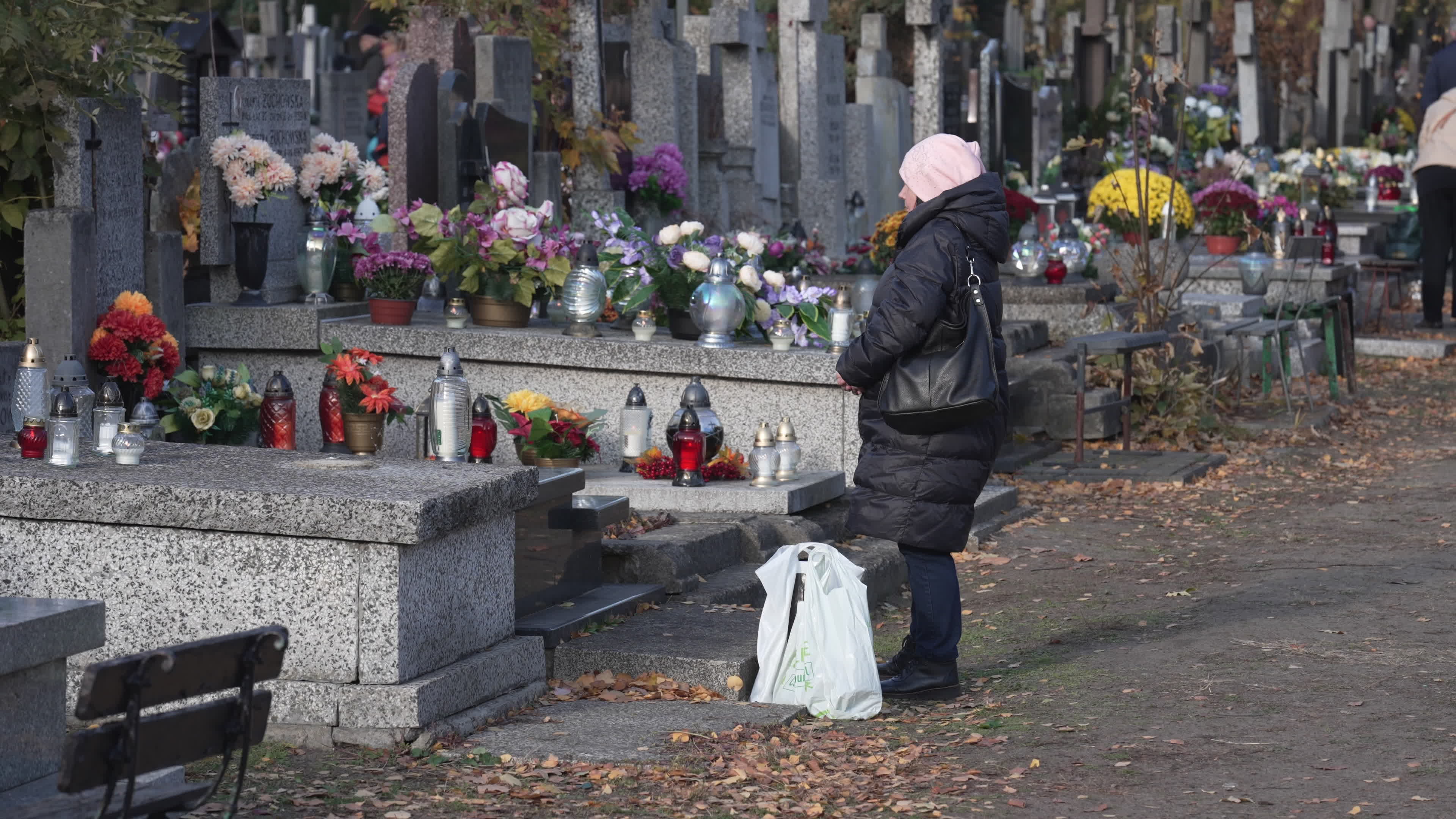 Thousands visit Brodno Cemetery in Warsaw on All Saints