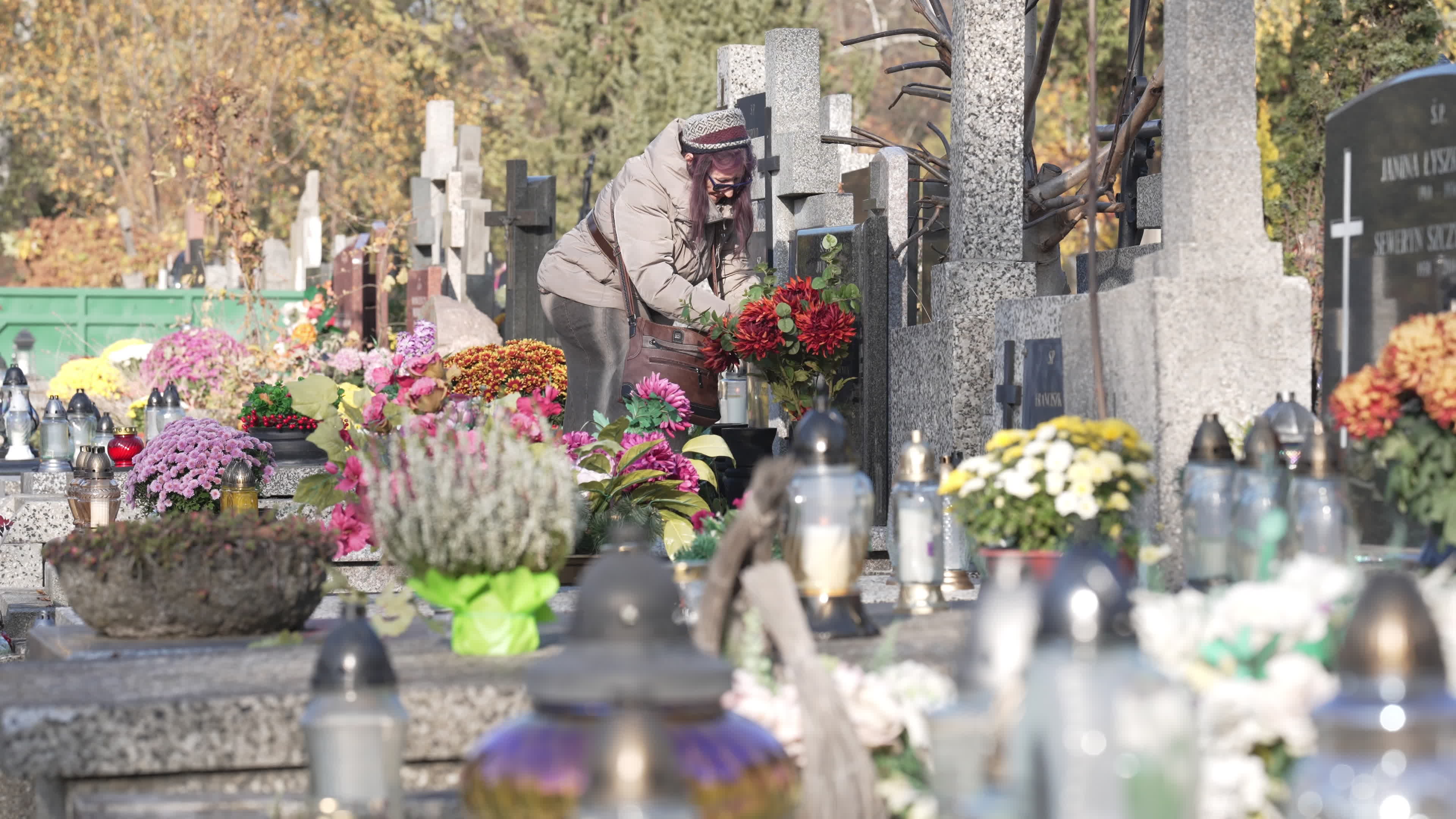 Thousands visit Brodno Cemetery in Warsaw on All Saints