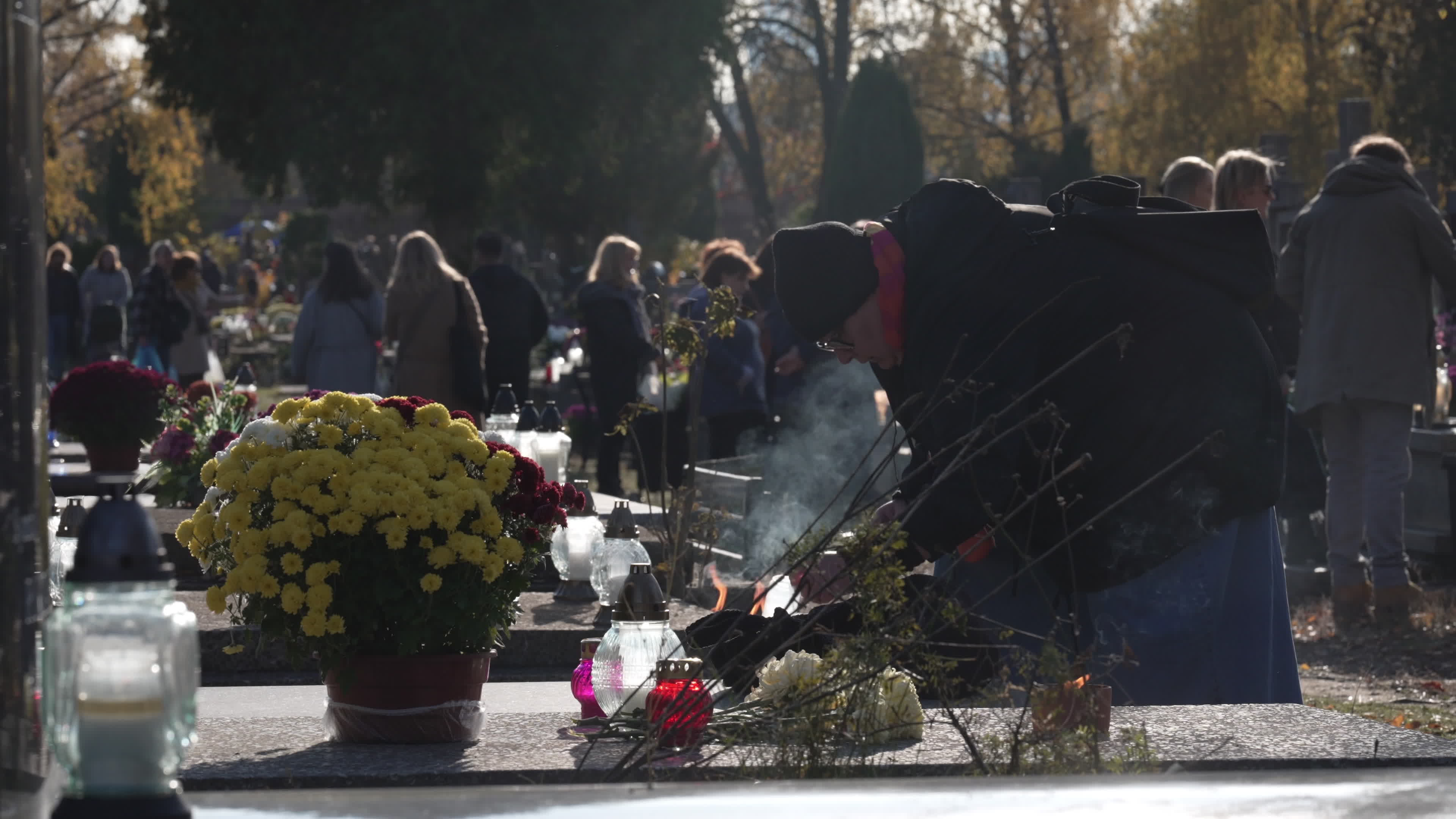 Thousands visit Brodno Cemetery in Warsaw on All Saints