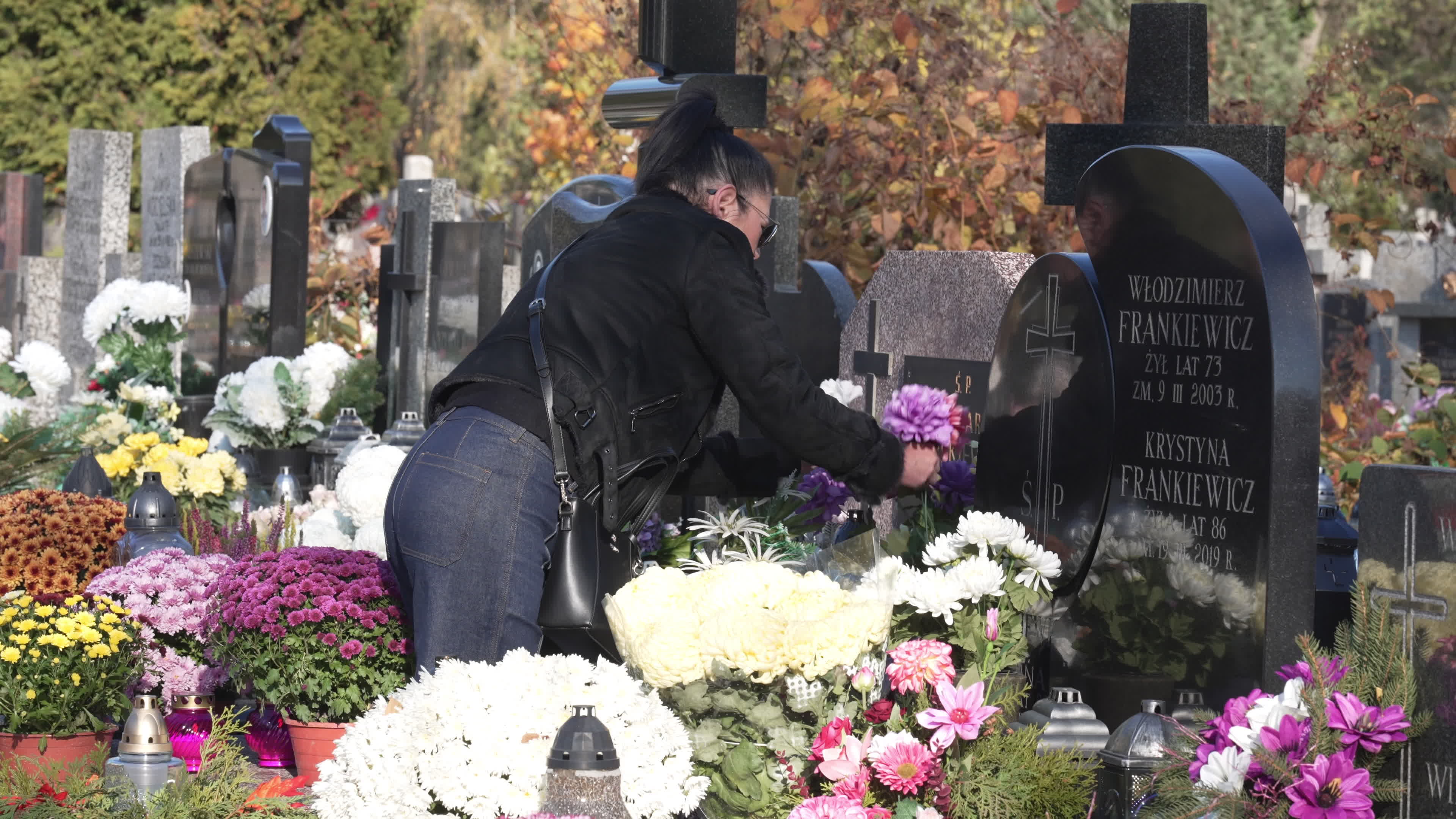 Thousands visit Brodno Cemetery in Warsaw on All Saints