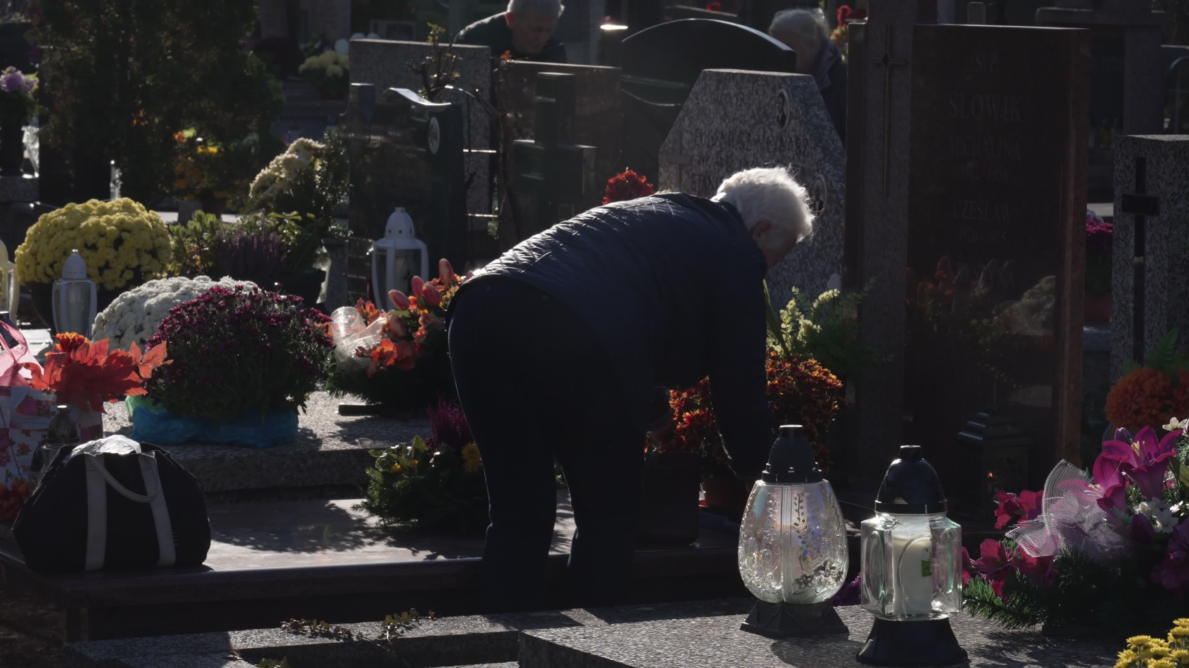 Thousands visit Brodno Cemetery in Warsaw on All Saints