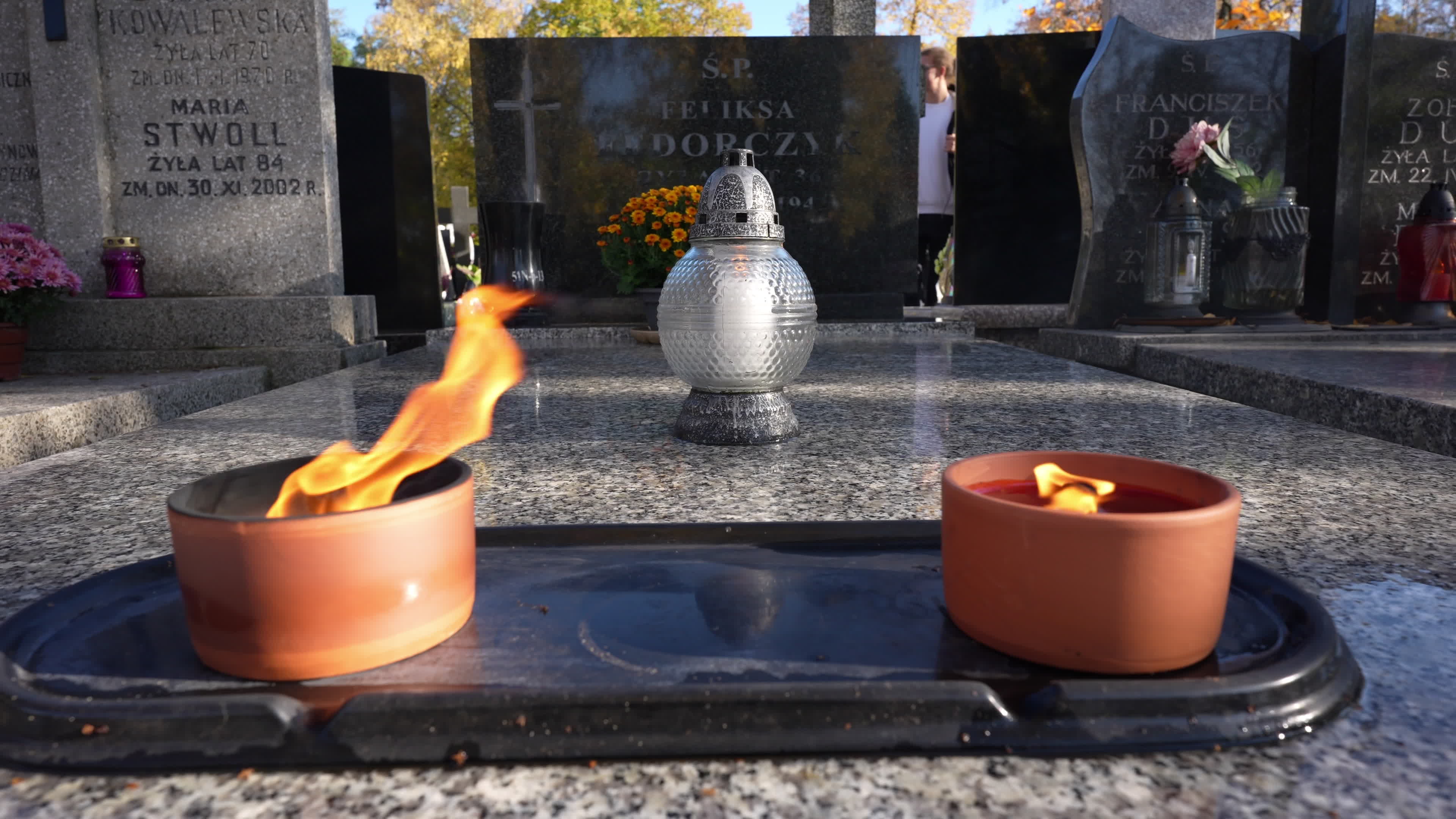 Thousands visit Brodno Cemetery in Warsaw on All Saints
