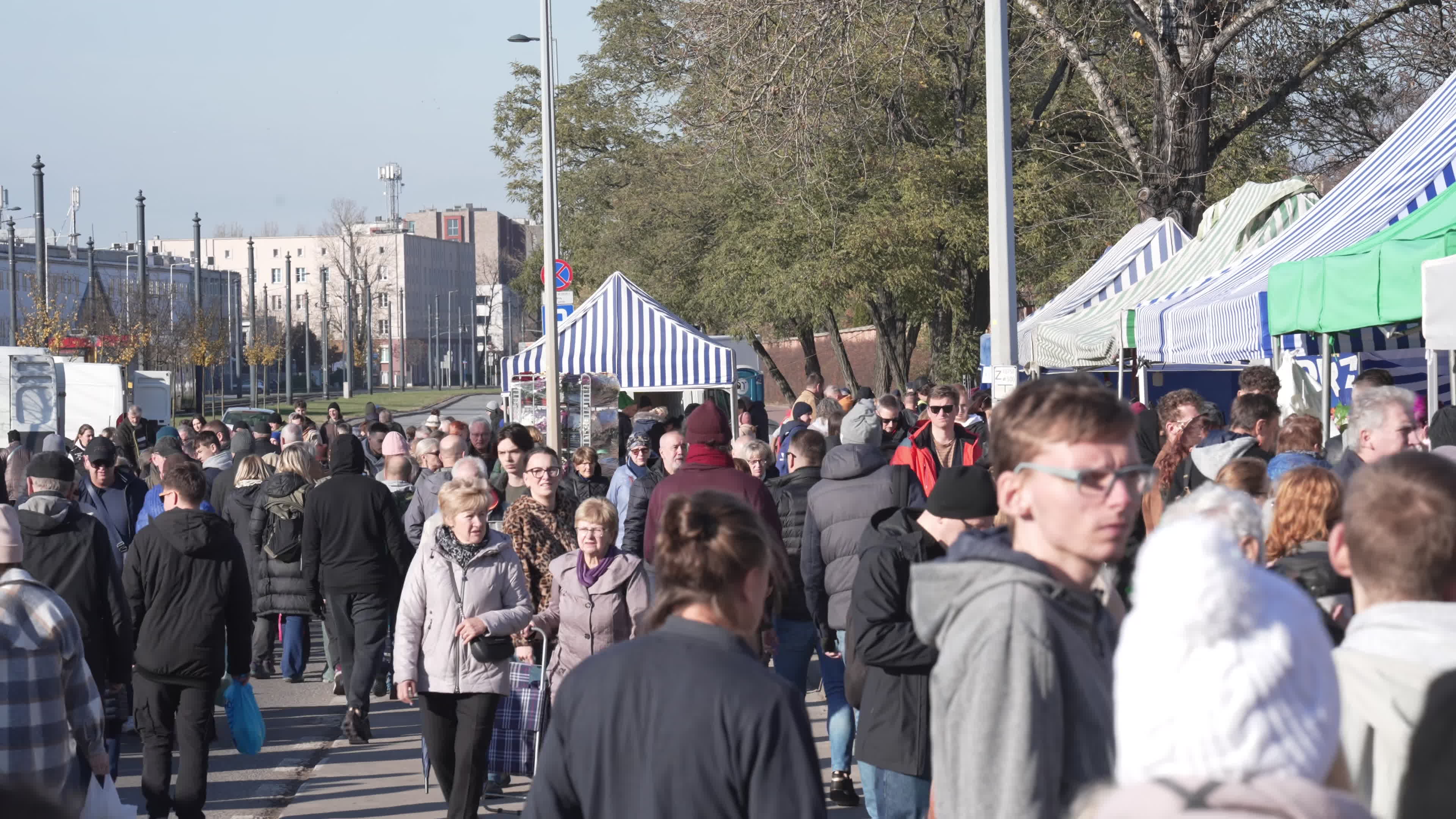 Thousands visit Brodno Cemetery in Warsaw on All Saints