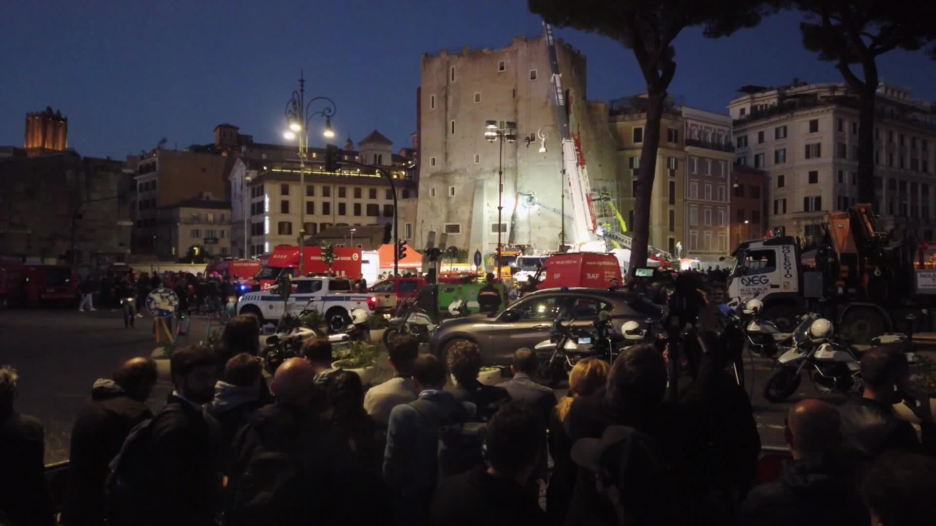 Worker trapped under collapsed medieval tower in Rome dies