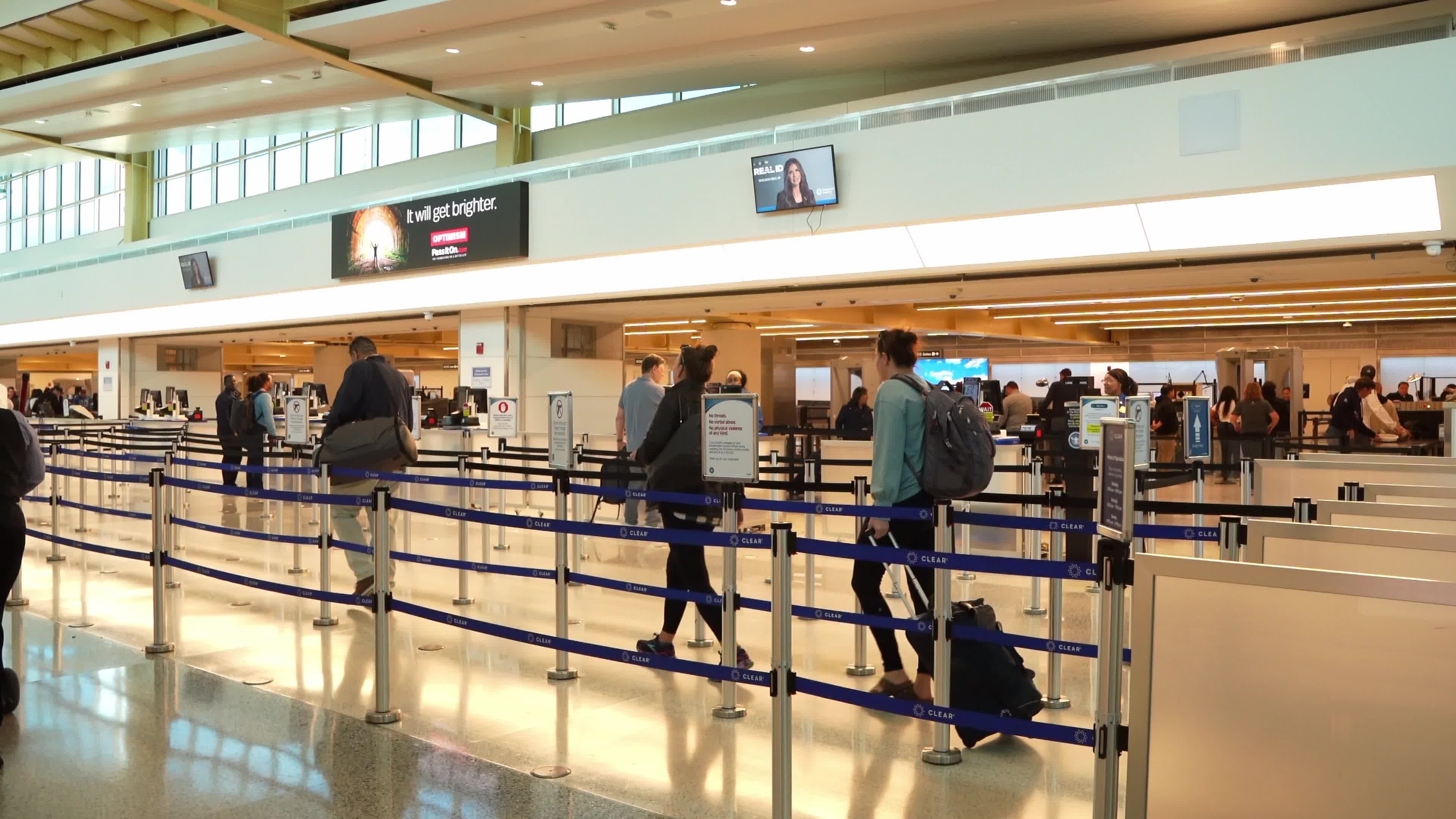 U.S. Shutdown Spurs Air Traffic Controller Shortage and Flight Delays in Arlington, Virginia
