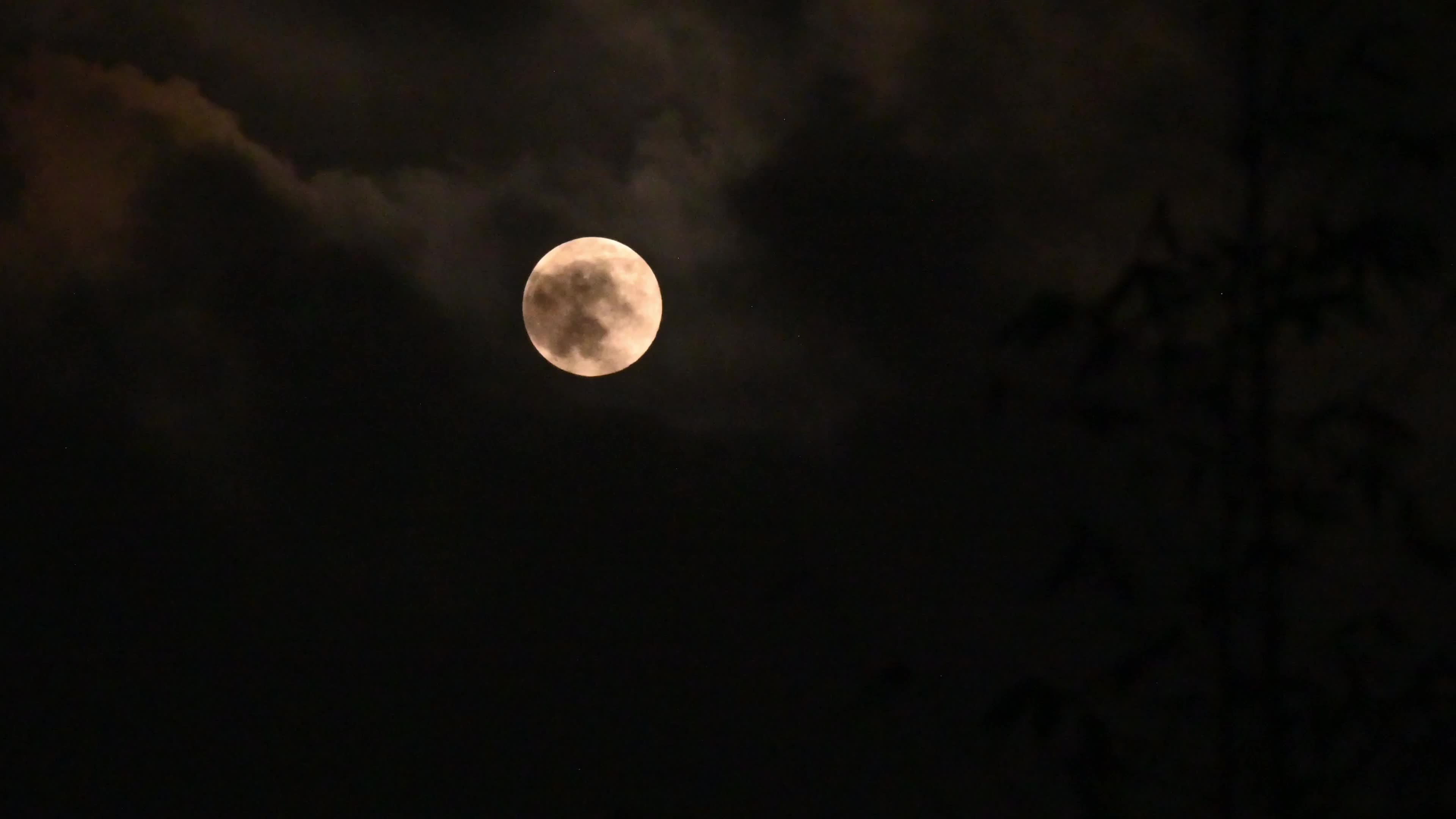 Beaver Moon 2025’s brightest Supermoon