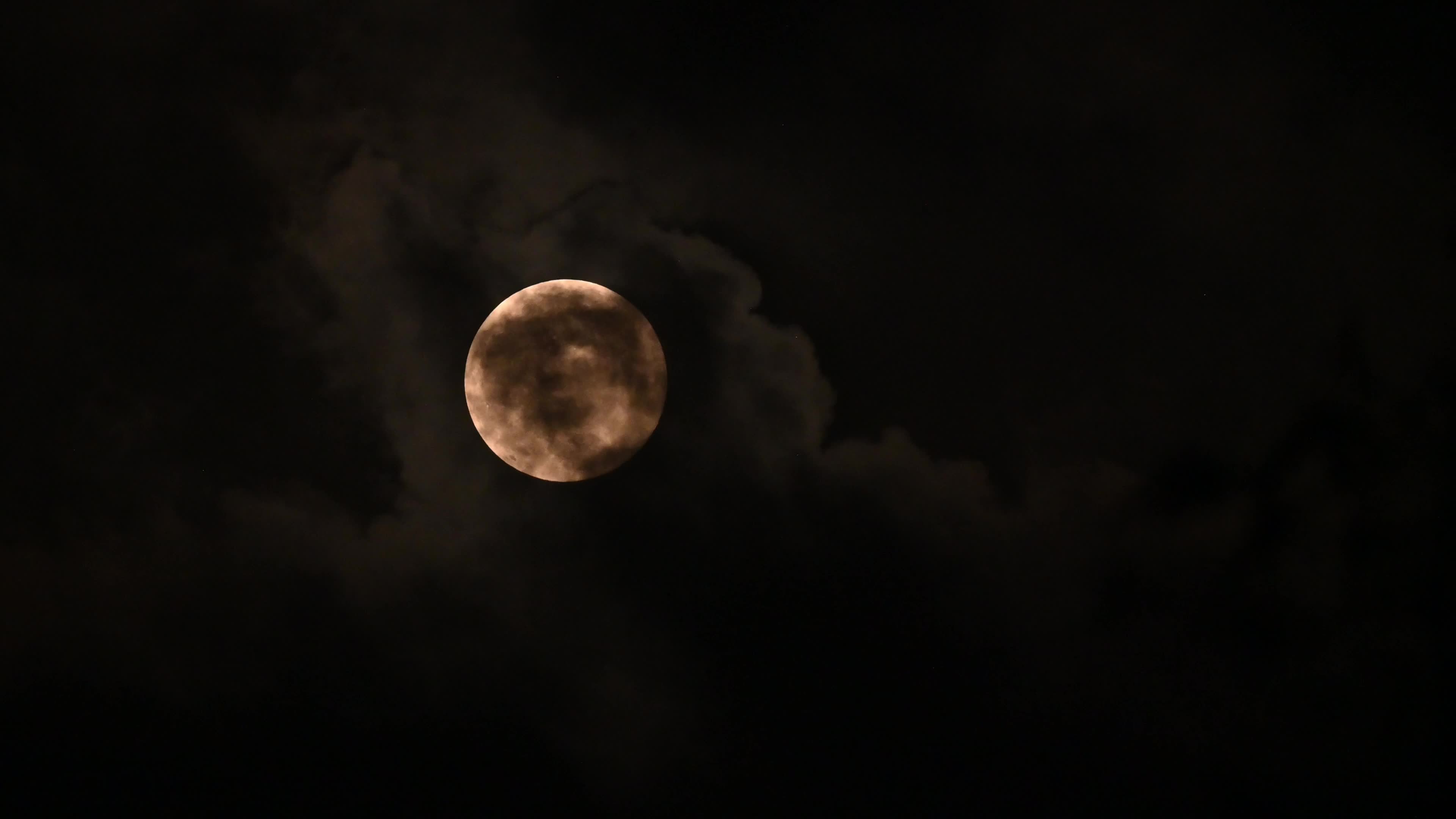 Beaver Moon 2025’s brightest Supermoon