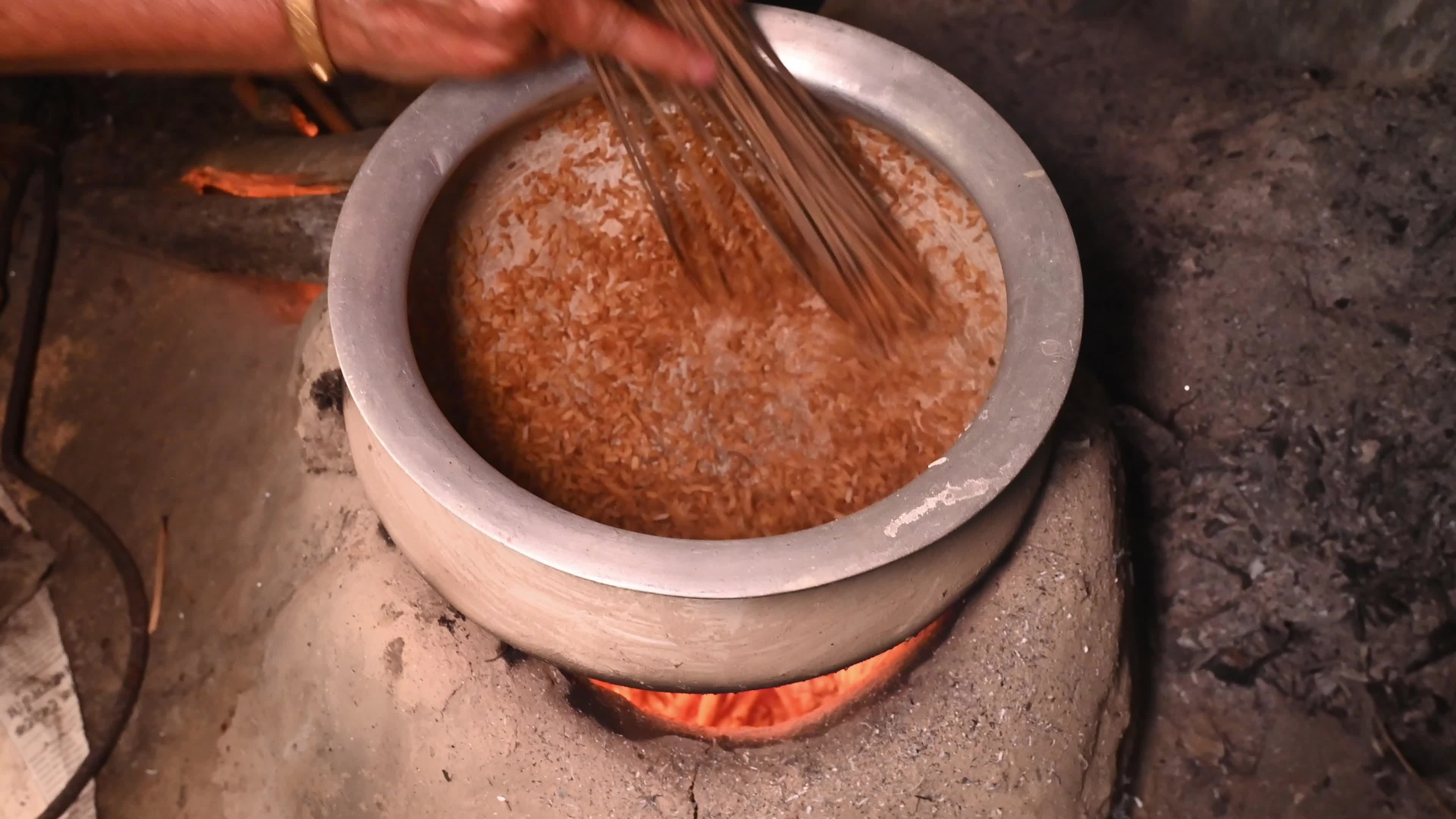 Puffed Rice - Wood-fired Mud Stove - Food Prepared In Clay Pots In The Ancient Way