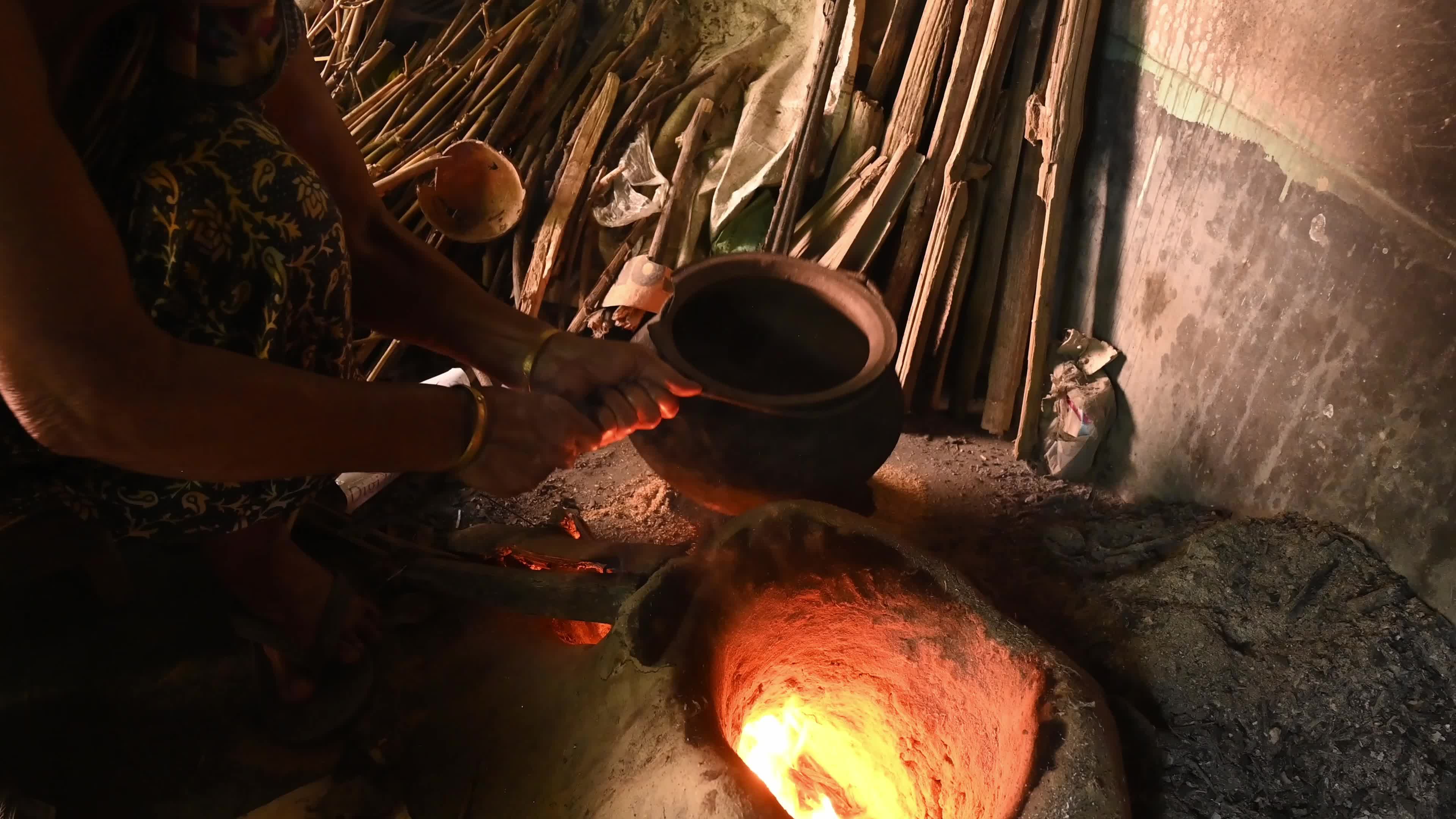 Puffed Rice - Wood-fired Mud Stove - Food Prepared In Clay Pots In The Ancient Way