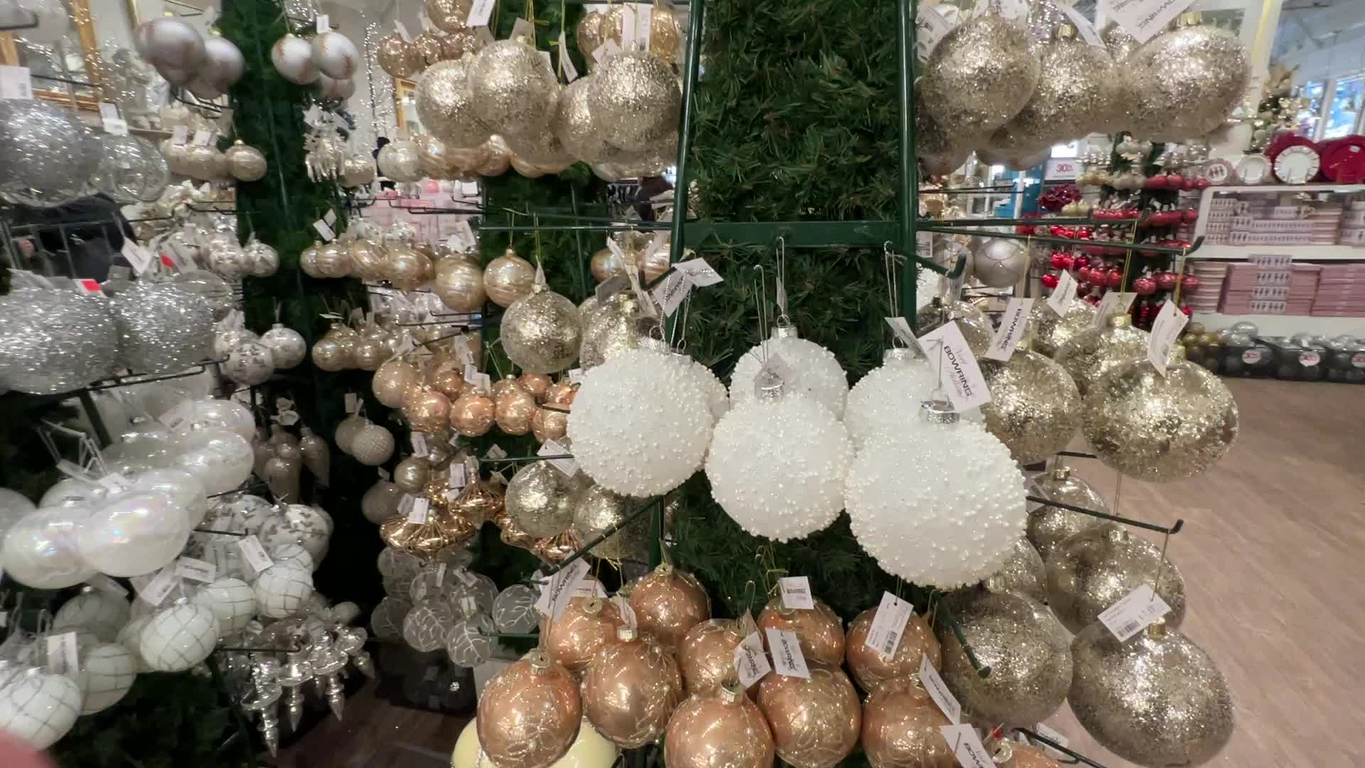 Christmas shopping begins in Canada