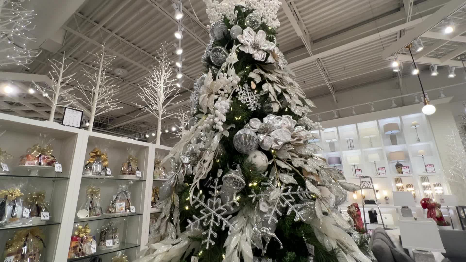 Christmas shopping begins in Canada
