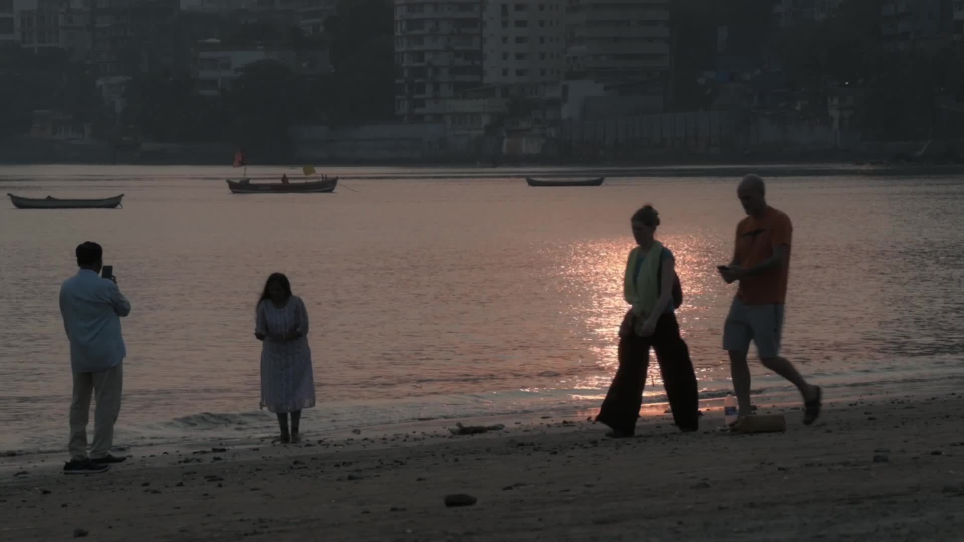 Daily Life In Mumbai 