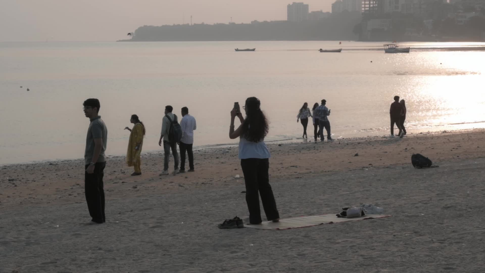 Daily Life In Mumbai 