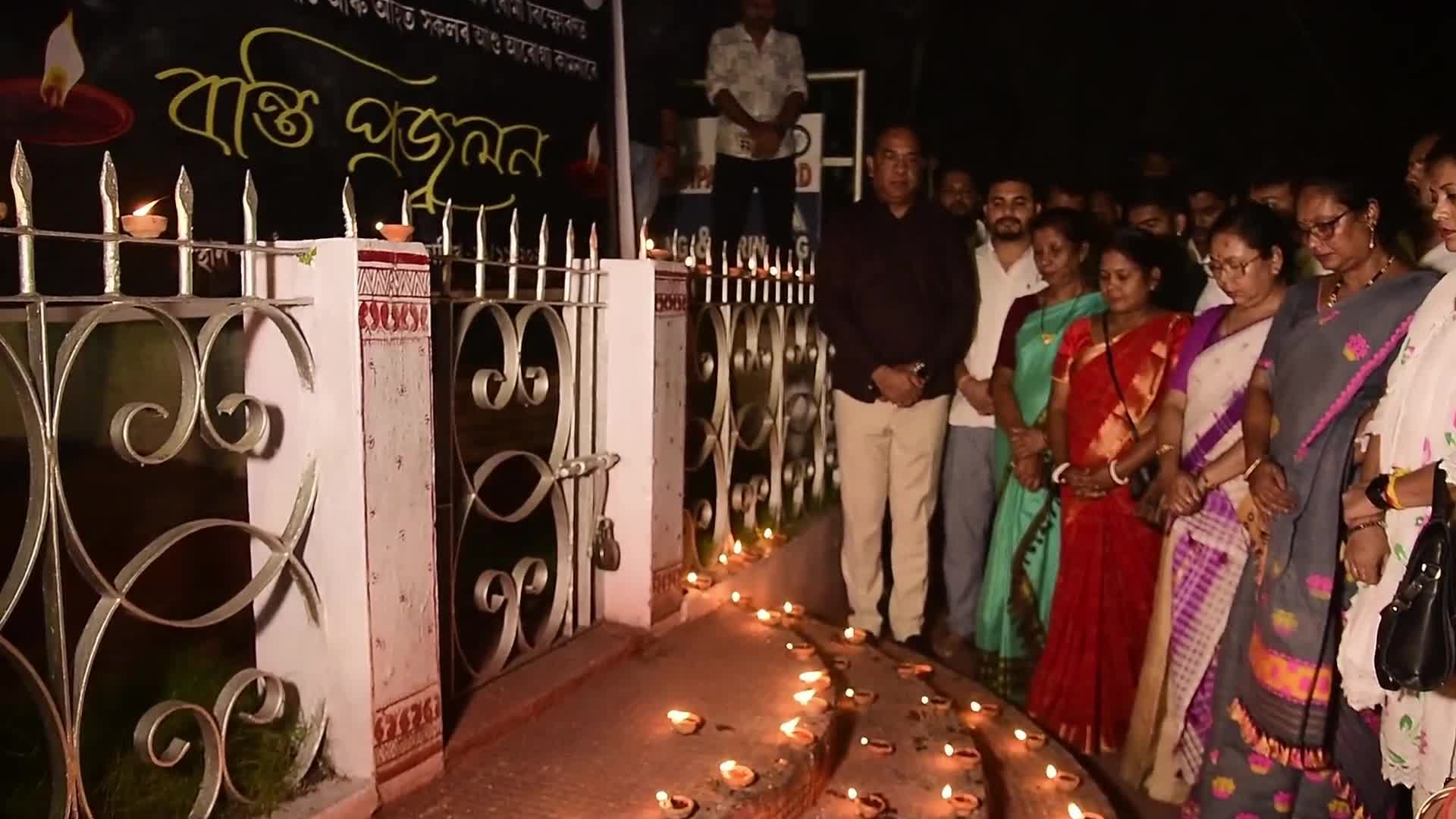 Delhi Red Fort blast: People pay tribute blast victim in India 