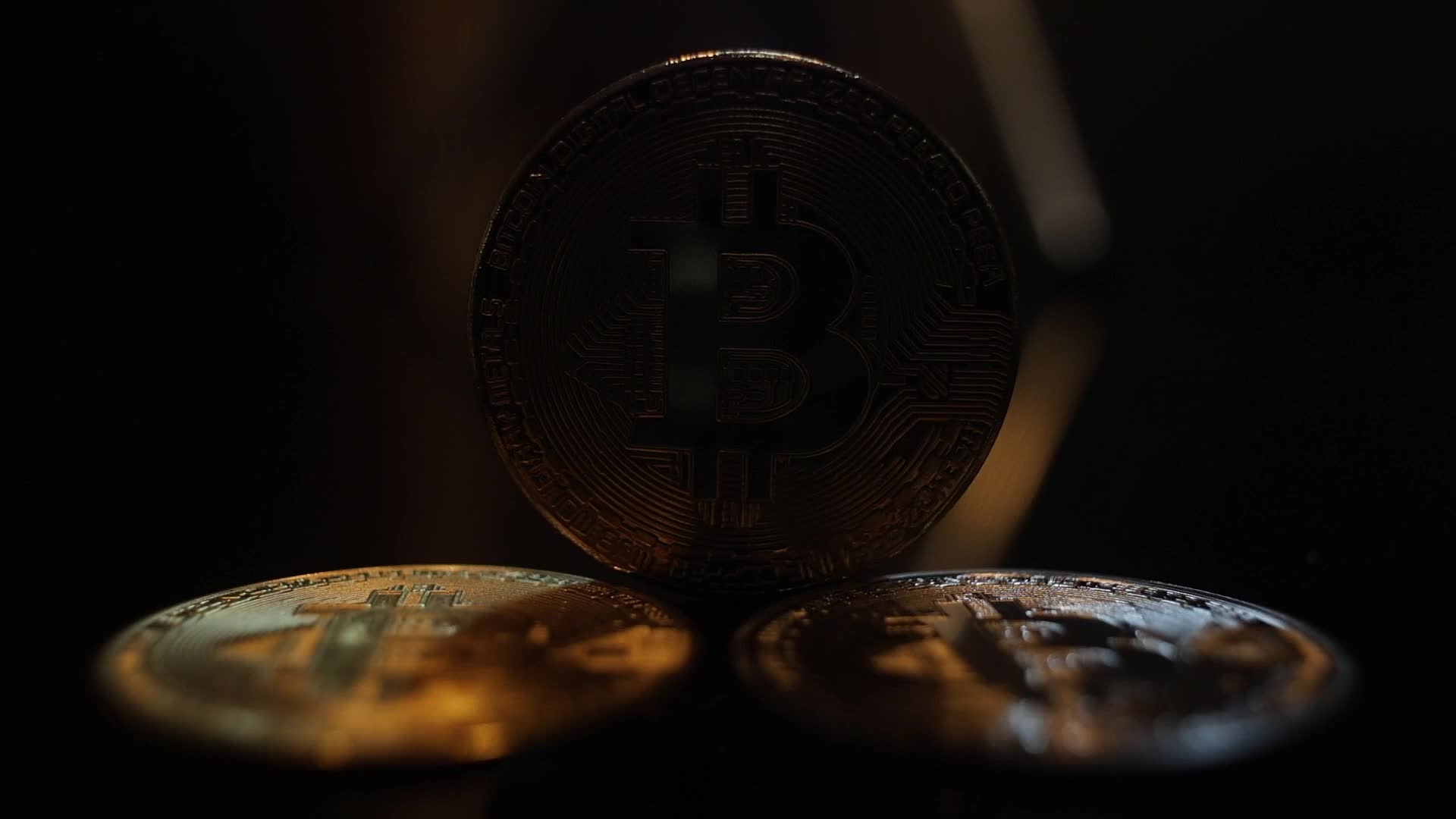 Bitcoin Falls to Lowest Level Since May, Down 24% From January Peak