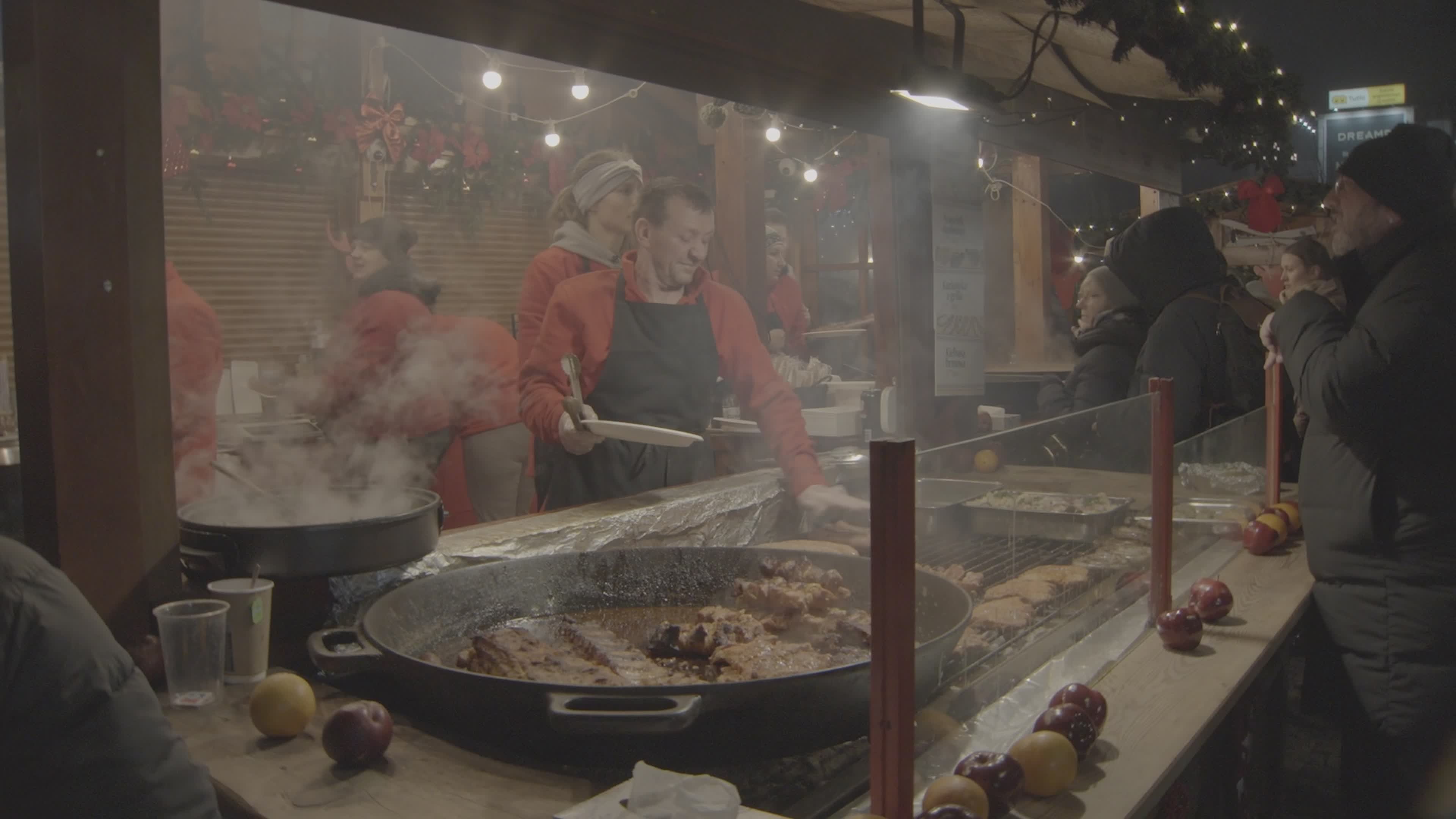 First ever Warsaw Christmas market in city center