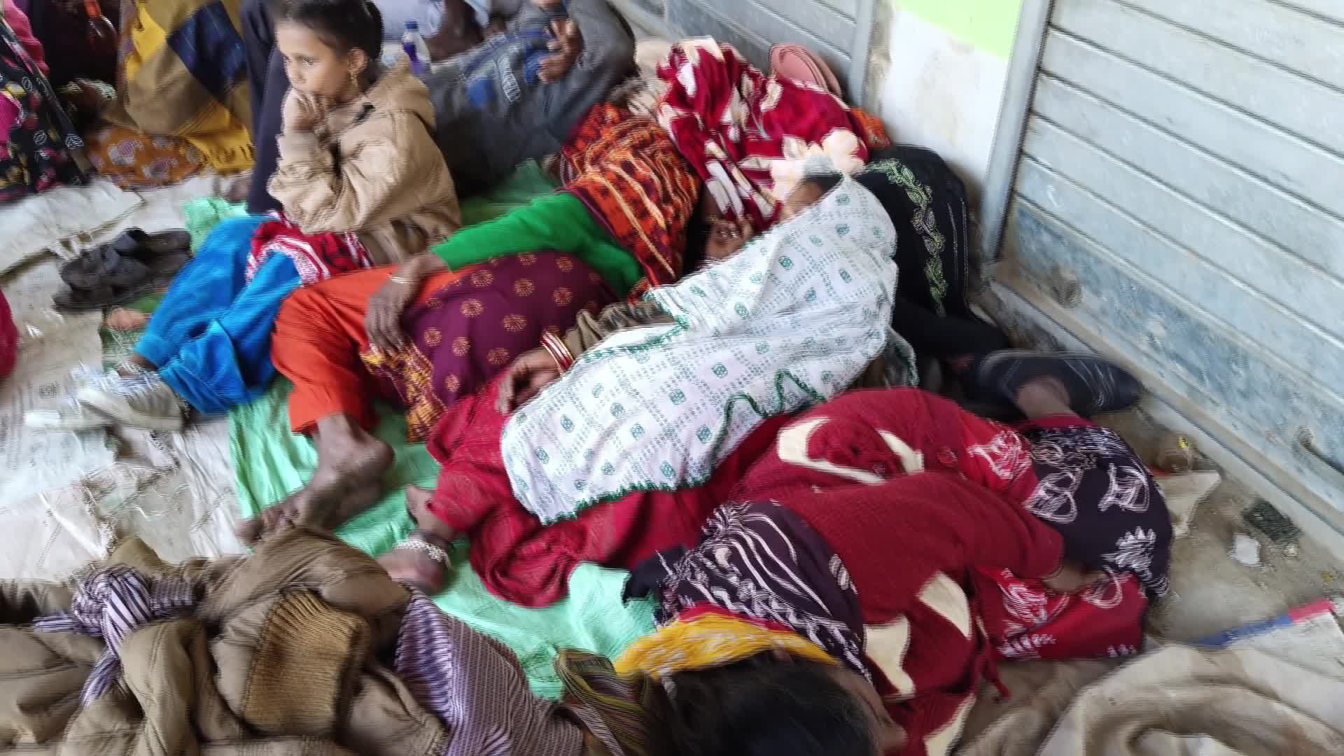 Bangladeshi Nationals Await Repatriation at India–Bangladesh Border - 11/30/2025